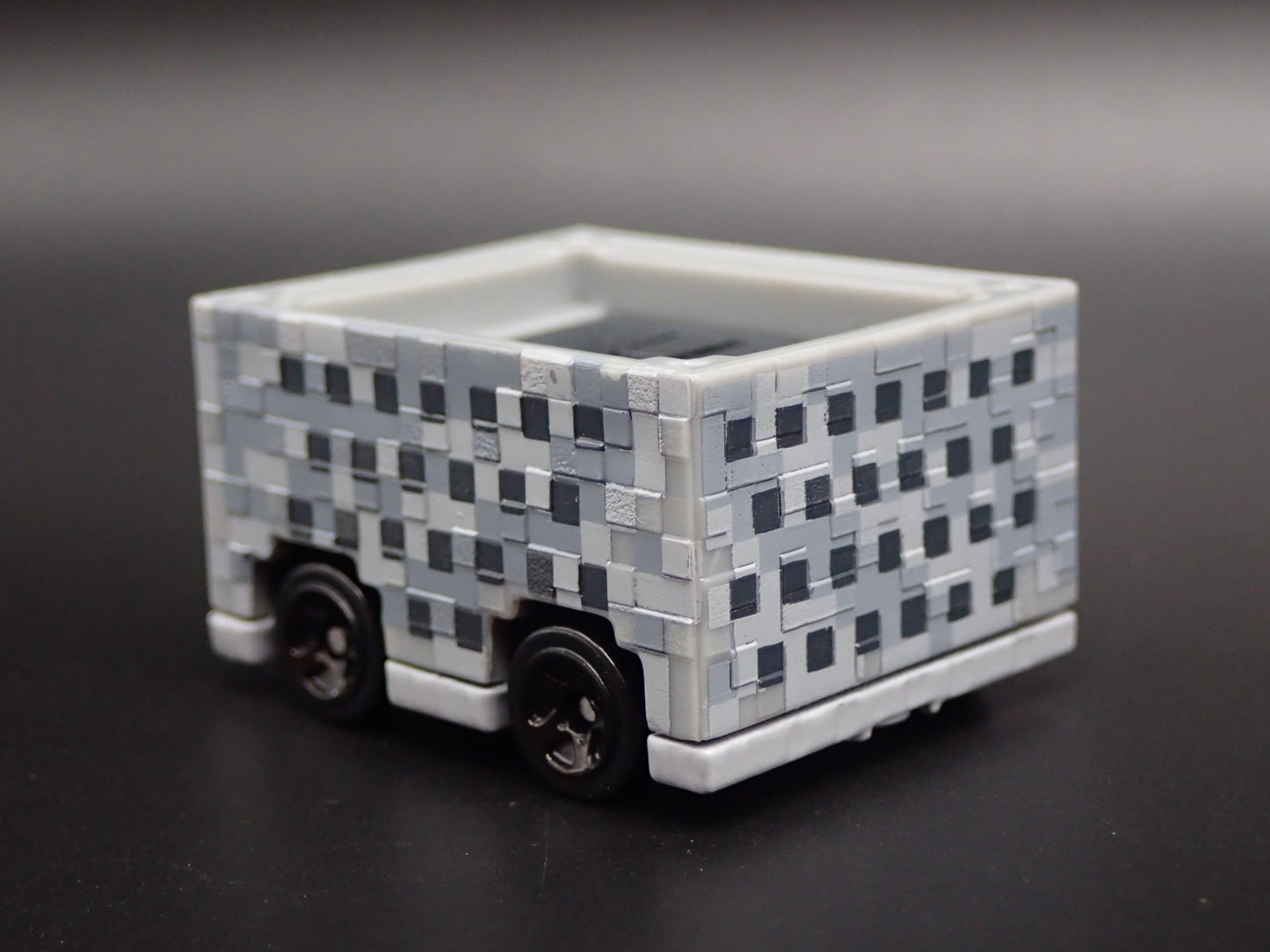 MINECRAFT MINECART SILVER RARE 1:64 SCALE COLLECTIBLE DIORAMA DIECAST MODEL CAR