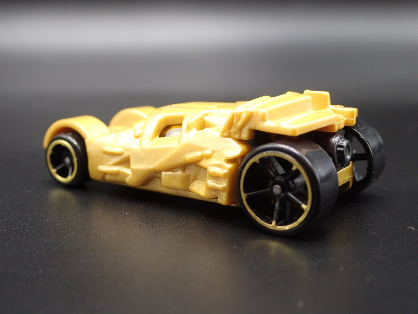 BATMAN BATMOBILE THE TUMBLER 1:64 SCALE COLLECTIBLE DIORAMA DIECAST MODEL CAR