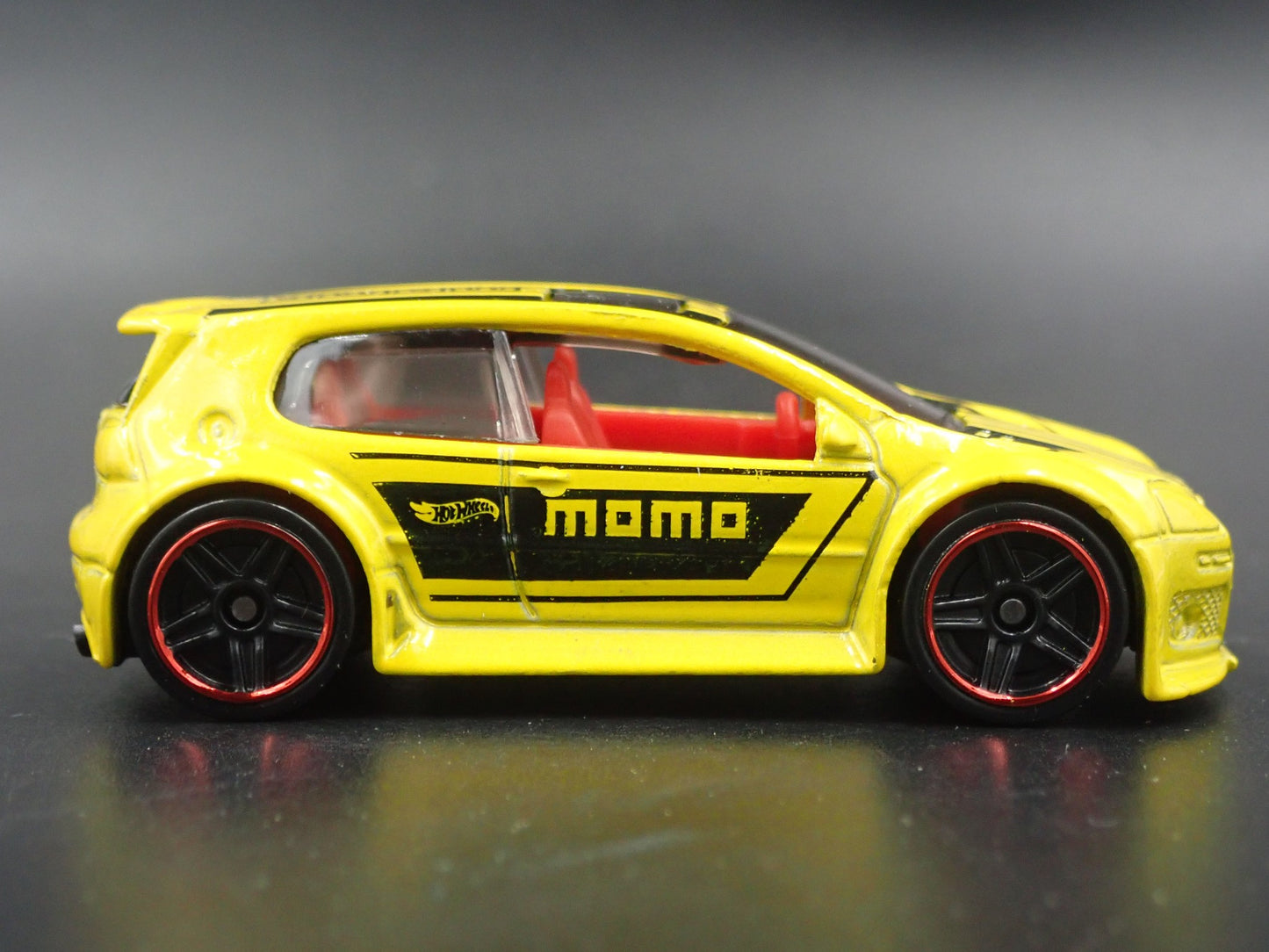 2003-2009 VW VOLKSWAGEN GOLF GTI MK5 MOMO 1:64 SCALE DIORAMA DIECAST MODEL CAR