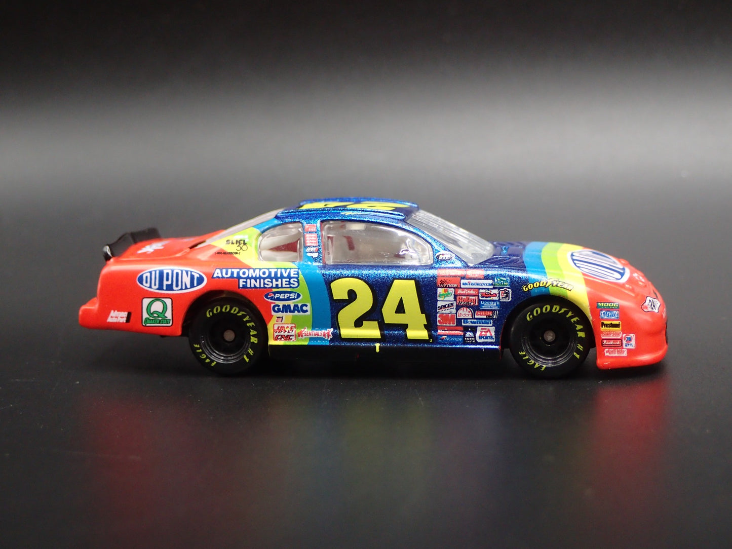 2000 CHEVY CHEVROLET MONTE CARLO JEFF GORDON NASCAR 1:64 SCALE DIECAST MODEL CAR