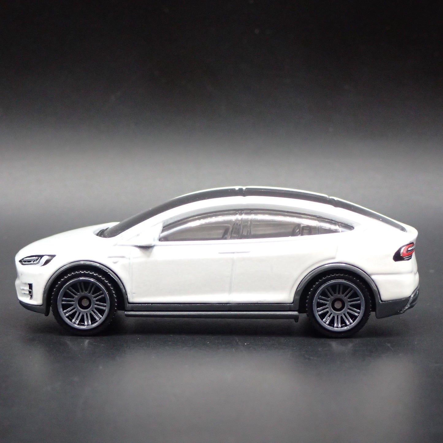 2016-2025 TESLA MODEL X SUV WHITE 1:64 SCALE COLLECTIBLE DIECAST MODEL CAR