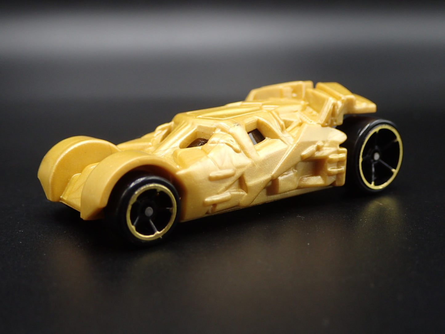 BATMAN BATMOBILE THE TUMBLER 1:64 SCALE COLLECTIBLE DIORAMA DIECAST MODEL CAR