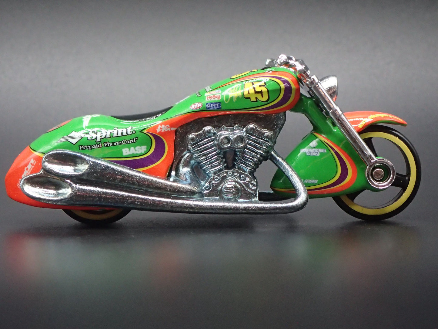 SCORCHIN SCOOTER MOTORCYCLE SPRINT 45 1:64 HOT WHEELS SCALE DIECAST MODEL CAR