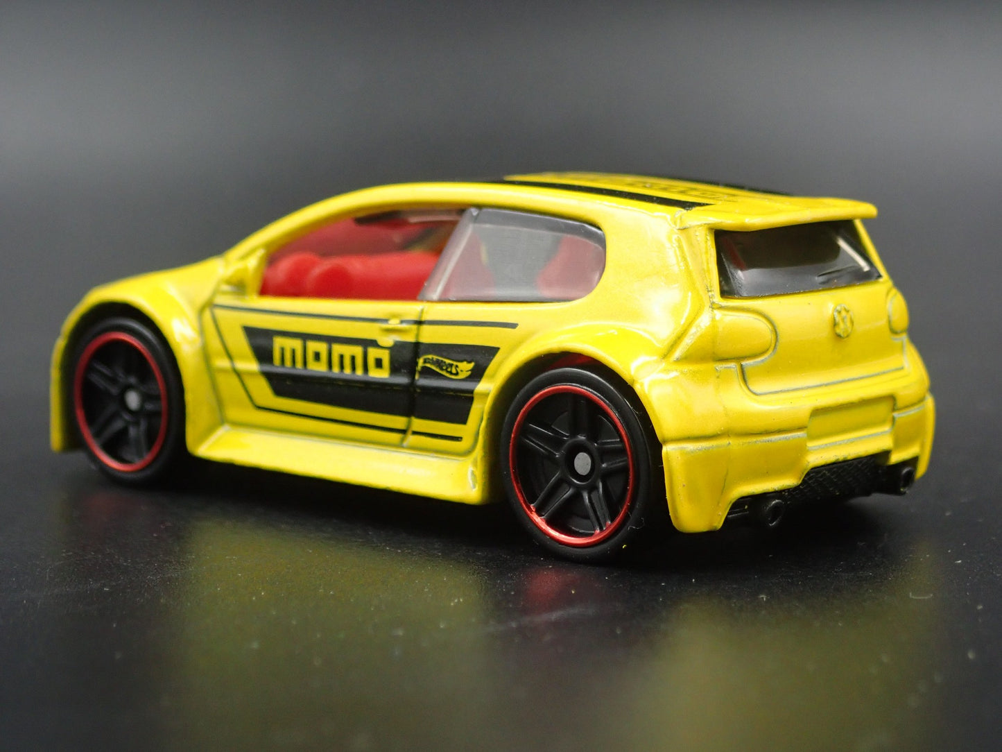 2003-2009 VW VOLKSWAGEN GOLF GTI MK5 MOMO 1:64 SCALE DIORAMA DIECAST MODEL CAR