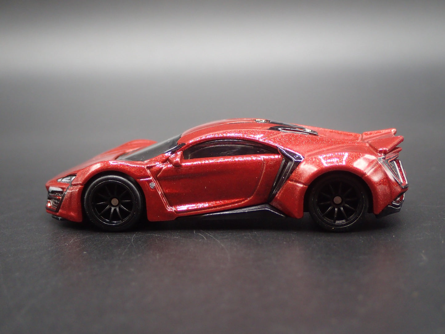2014-2018 W MOTORS LYKAN HYPERSPORT SUPER CAR RED 1:64 SCALE DIECAST MODEL CAR