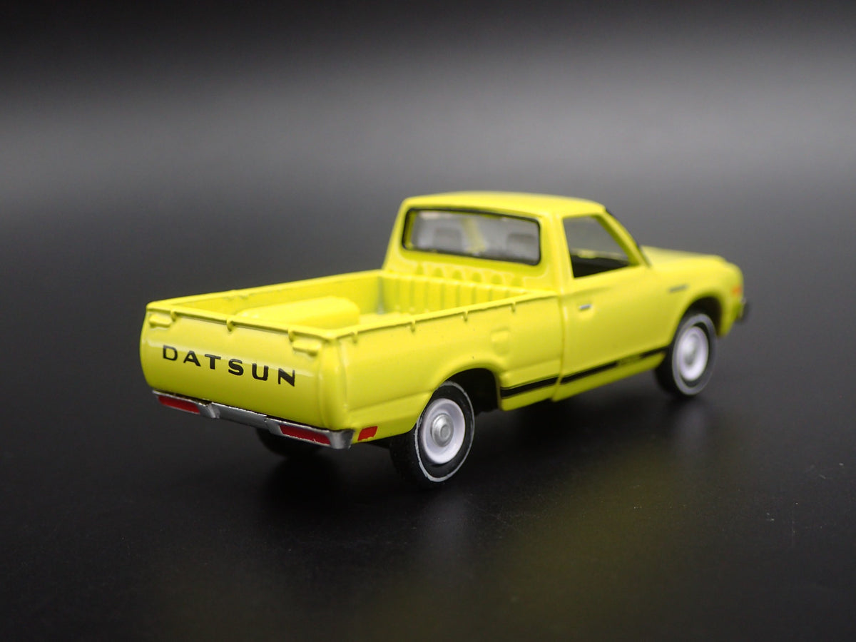 1976 76 DATSUN PICKUP TRUCK LIL HUSTLER 1:64 SCALE DIORAMA DIECAST MODEL CAR-Burning Rubber Toy Company