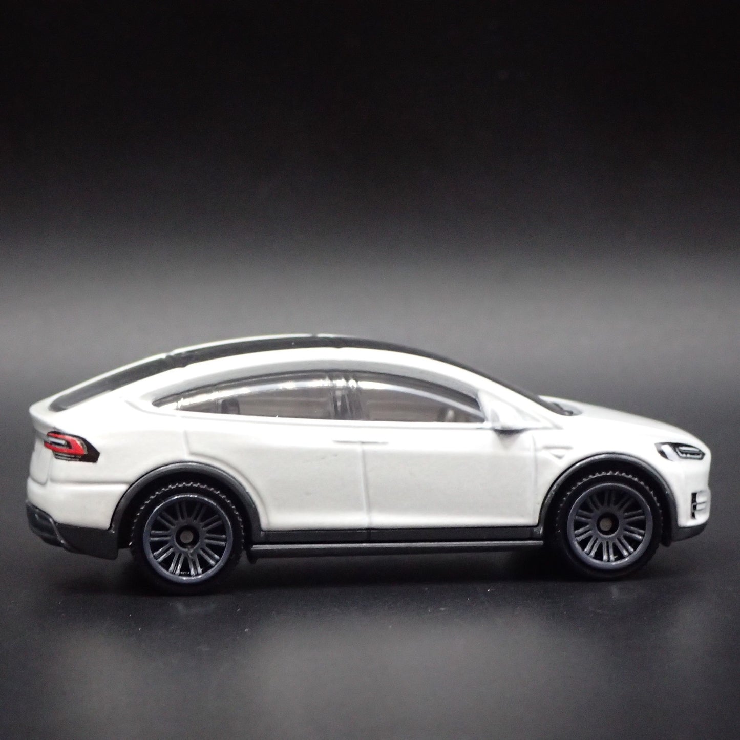 2016-2025 TESLA MODEL X SUV WHITE 1:64 SCALE COLLECTIBLE DIECAST MODEL CAR