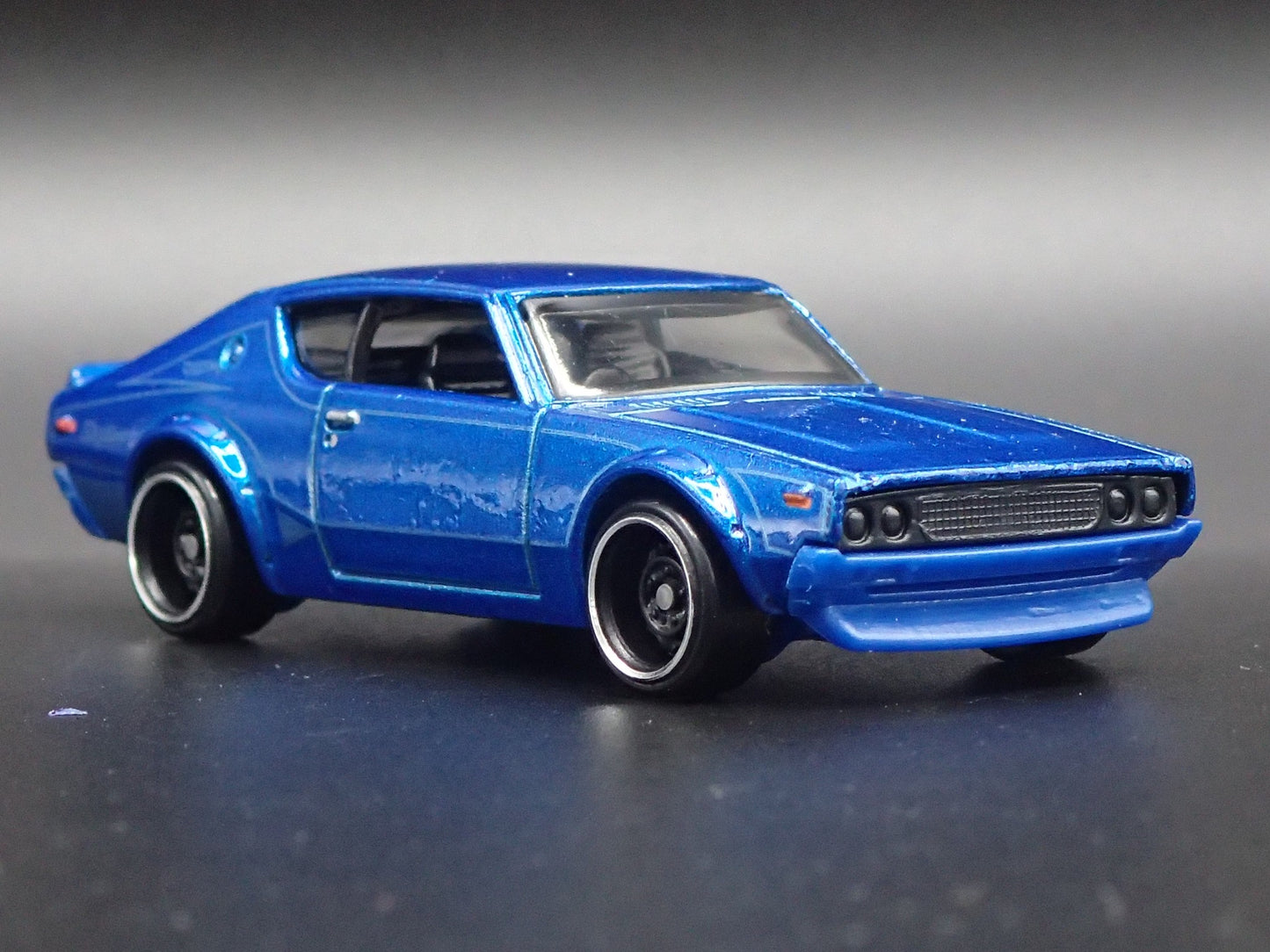 1972-1973 NISSAN SKYLINE 2000 GTR BLUE RARE 1:64 SCALE DIORAMA DIECAST MODEL CAR