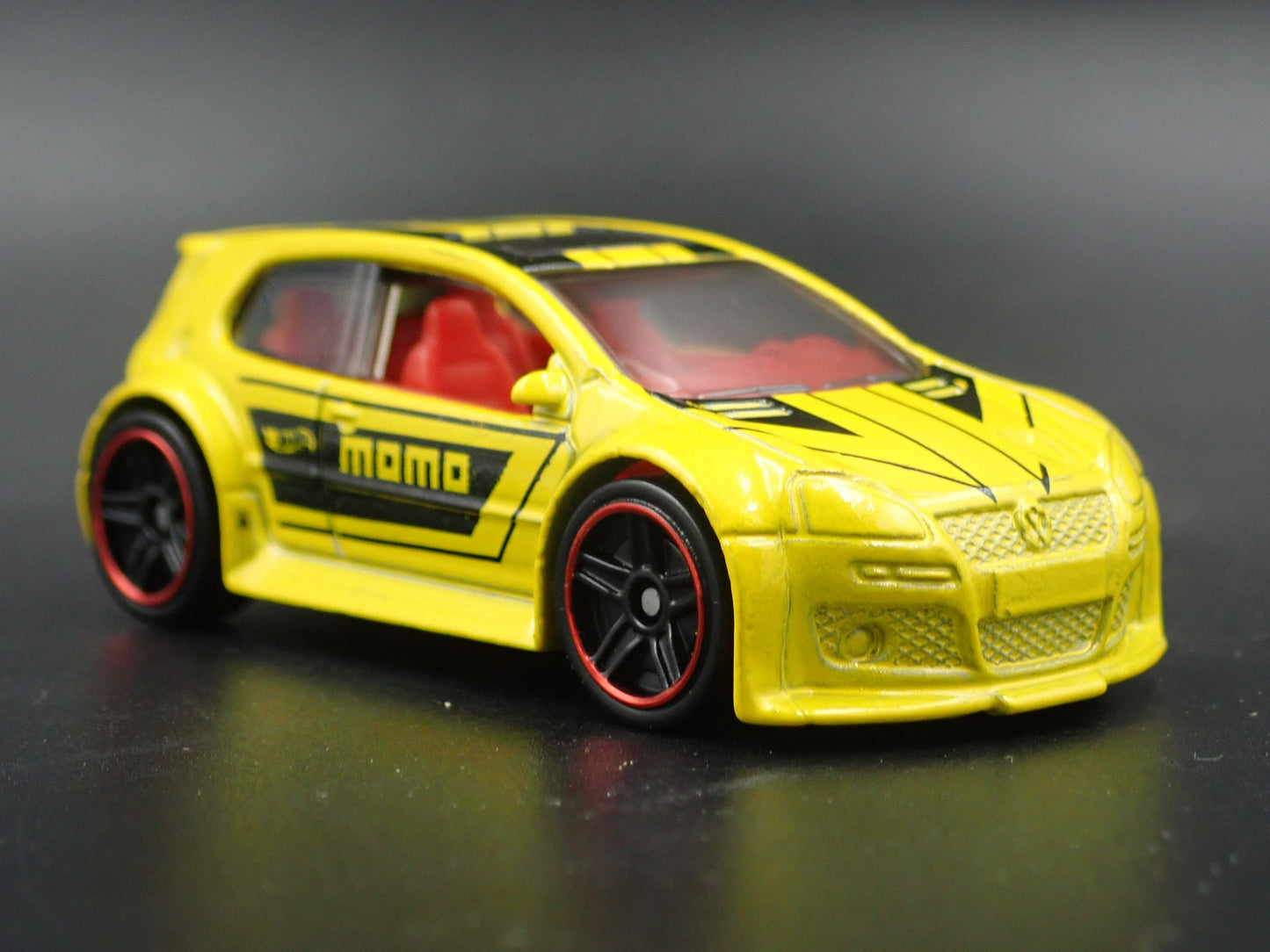 2003-2009 VW VOLKSWAGEN GOLF GTI MK5 MOMO 1:64 SCALE DIORAMA DIECAST MODEL CAR