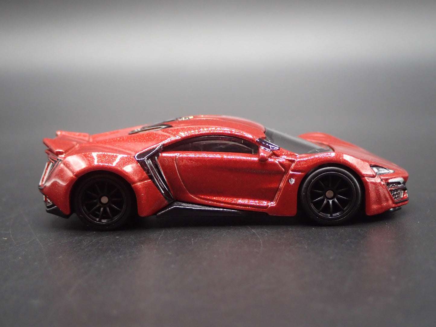 2014-2018 W MOTORS LYKAN HYPERSPORT SUPER CAR RED 1:64 SCALE DIECAST MODEL CAR