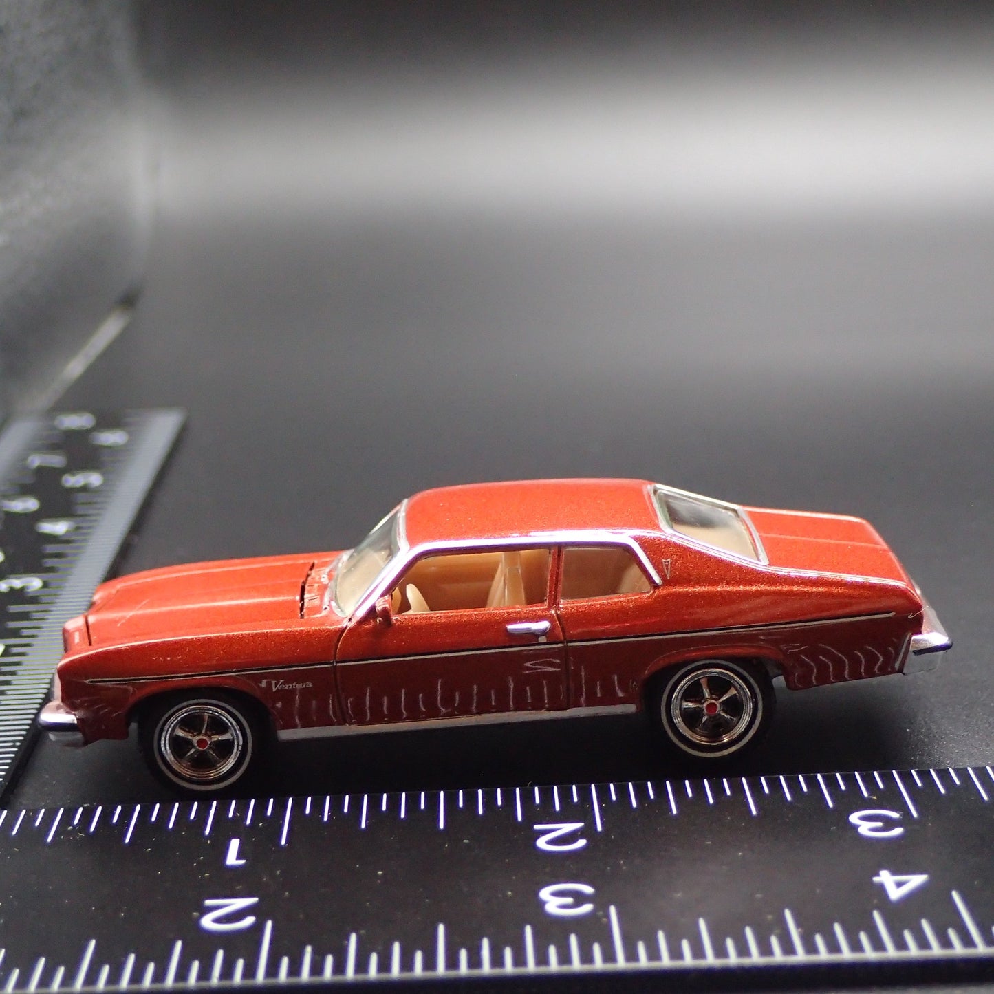 1974 74 PONTIAC VENTURA MUSCLE CAR 1:64 SCALE DIORAMA DIECAST MODEL CAR