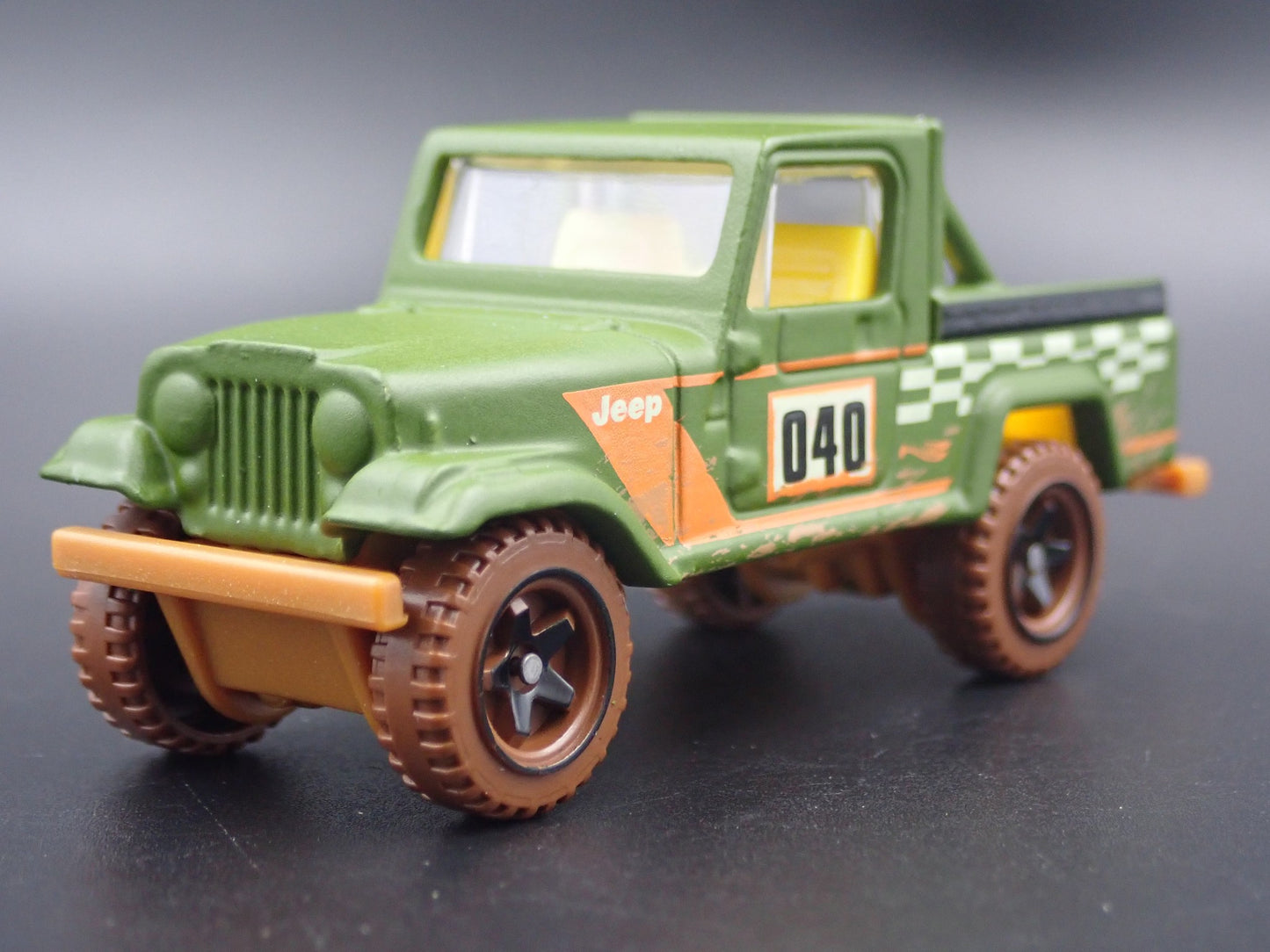 1981-1985 JEEP CJ8 SCRAMBLER PICKUP TRUCK 1:64 SCALE DIORAMA DIECAST MODEL TRUCK