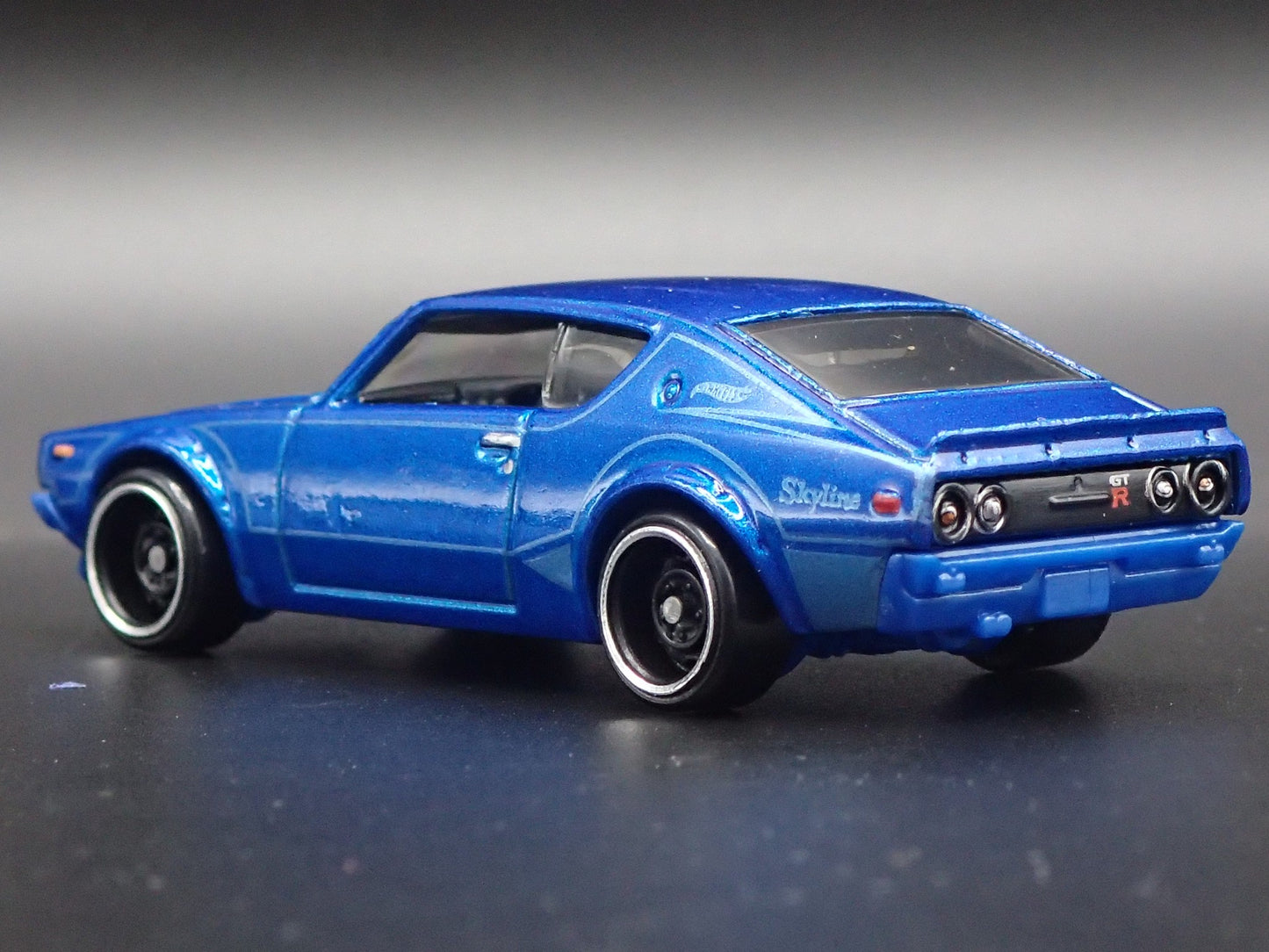 1972-1973 NISSAN SKYLINE 2000 GTR BLUE RARE 1:64 SCALE DIORAMA DIECAST MODEL CAR