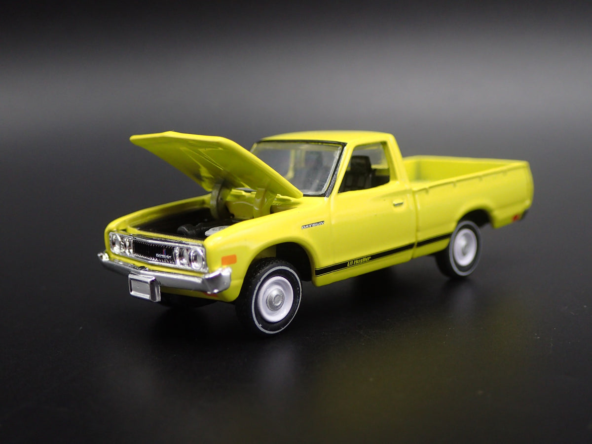 1976 76 DATSUN PICKUP TRUCK LIL HUSTLER 1:64 SCALE DIORAMA DIECAST MODEL CAR-Burning Rubber Toy Company