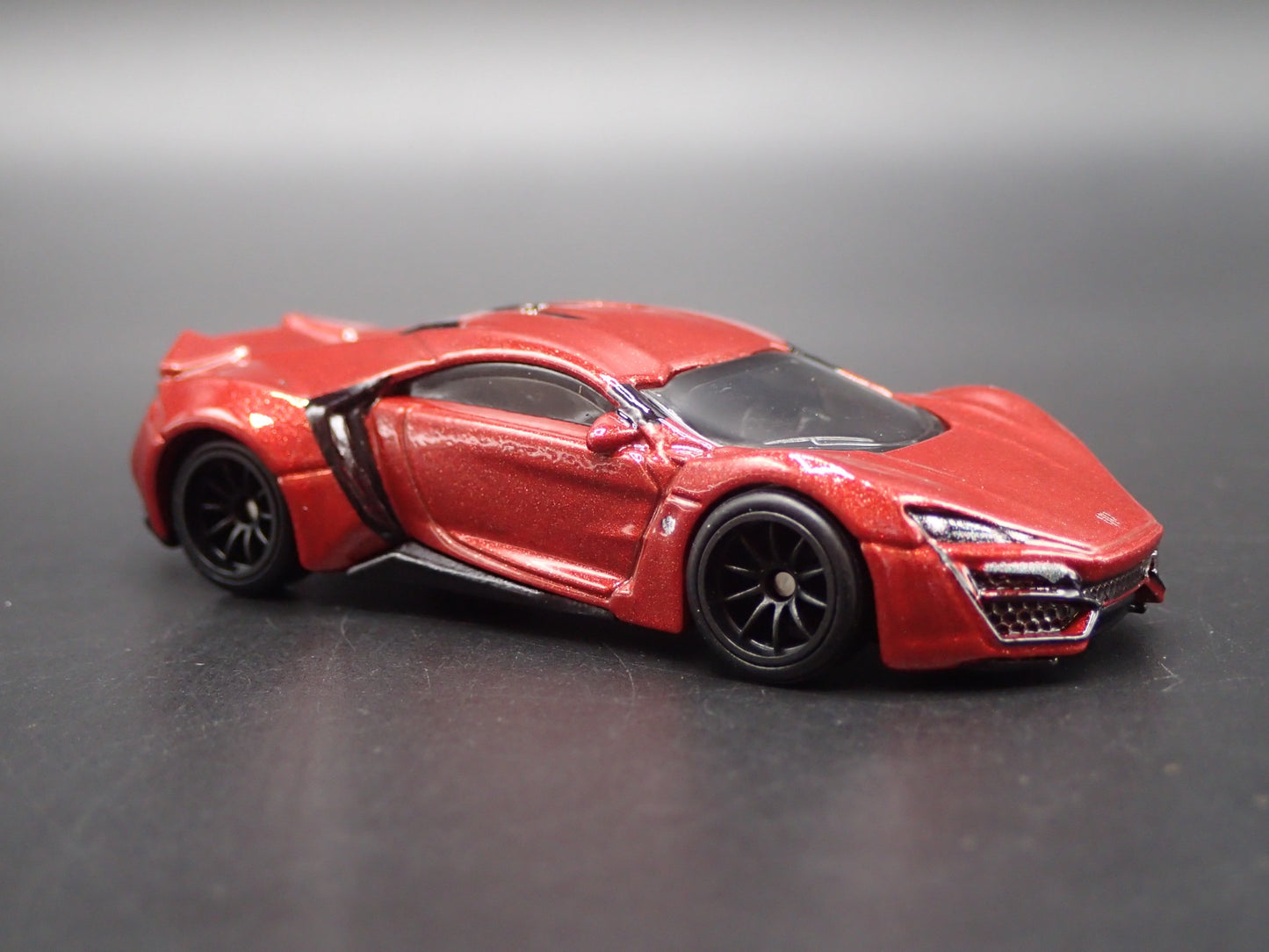 2014-2018 W MOTORS LYKAN HYPERSPORT SUPER CAR RED 1:64 SCALE DIECAST MODEL CAR