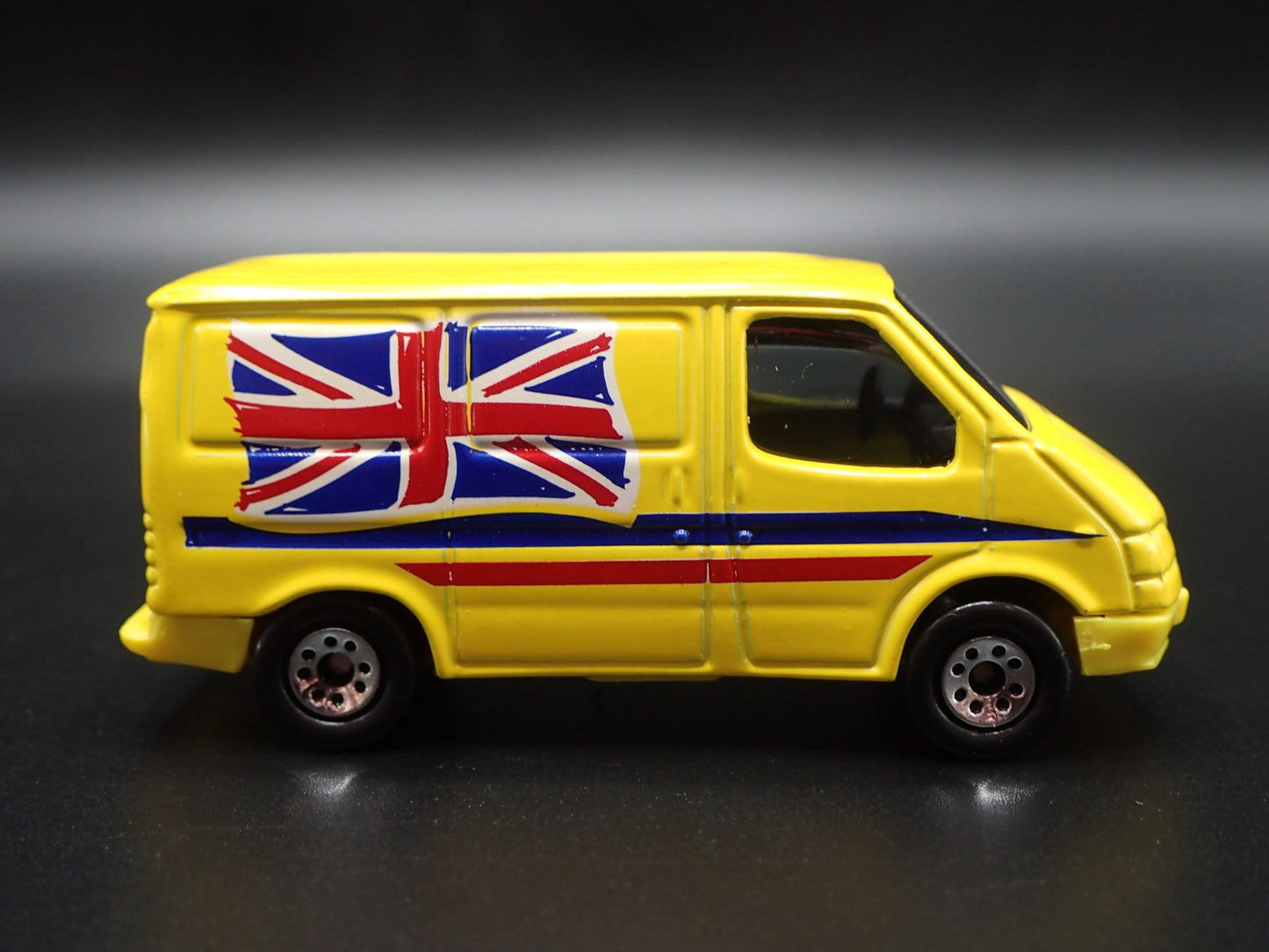 FORD TRANSIT VAN UNION JACK FLAG ENGLAND YELLOW 1:64 SCALE DIECAST MODEL CAR