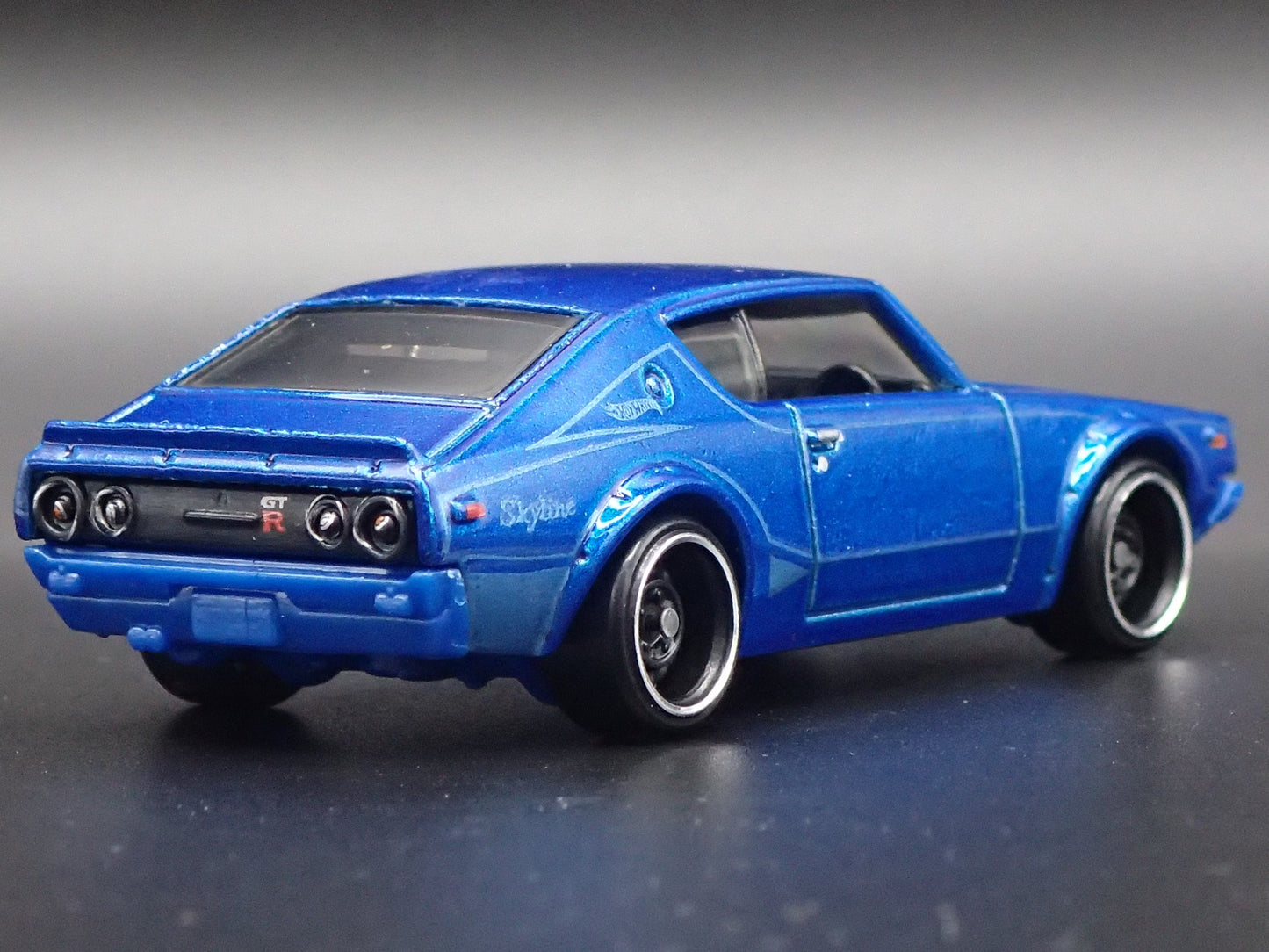 1972-1973 NISSAN SKYLINE 2000 GTR BLUE RARE 1:64 SCALE DIORAMA DIECAST MODEL CAR