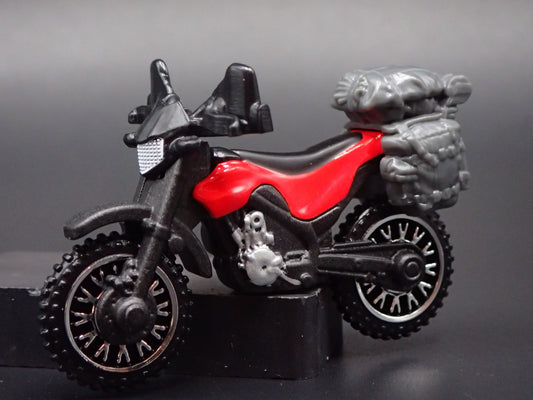 SPEED STRIKER DIRT BIKE MOTORCYCLE 1:64 SCALE DIORAMA DIECAST MOTORBIKE