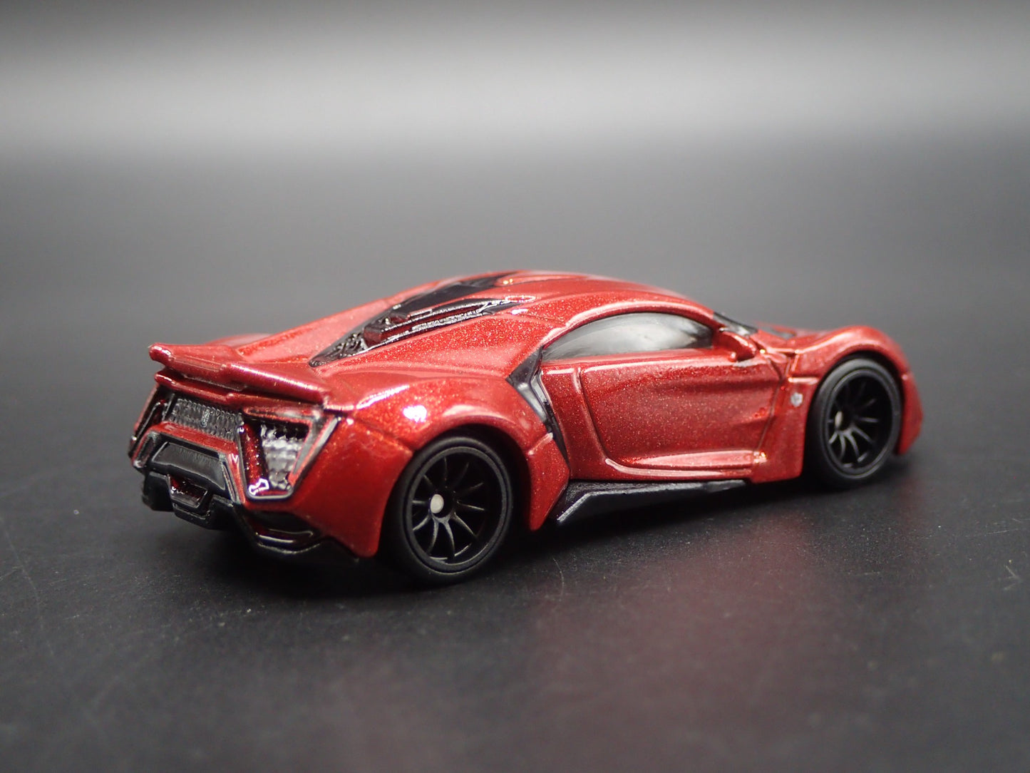 2014-2018 W MOTORS LYKAN HYPERSPORT SUPER CAR RED 1:64 SCALE DIECAST MODEL CAR