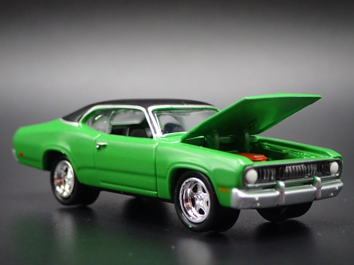 1971 71 PLYMOUTH DUSTER GREEN 1/64 SCALE COLLECTIBLE DIORAMA DIECAST MODEL CAR