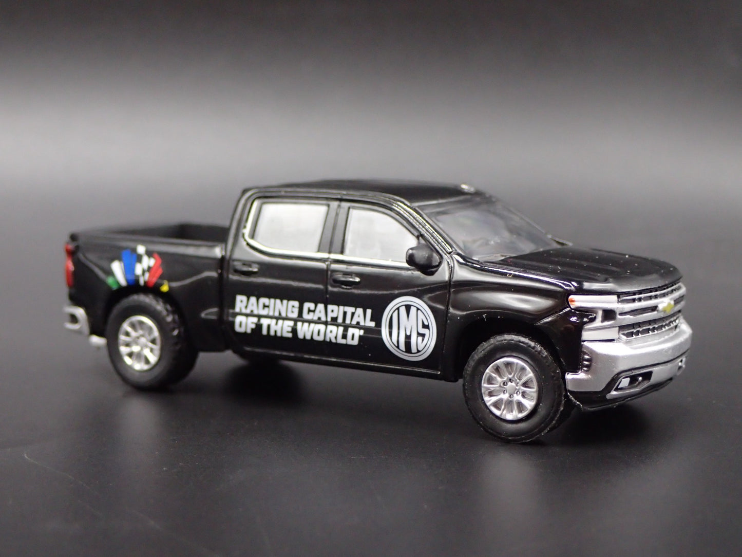 2019 19 CHEVY CHEVROLET SILVERADO INDY 500 TRUCK W HITCH 1:64 DIECAST MODEL CAR