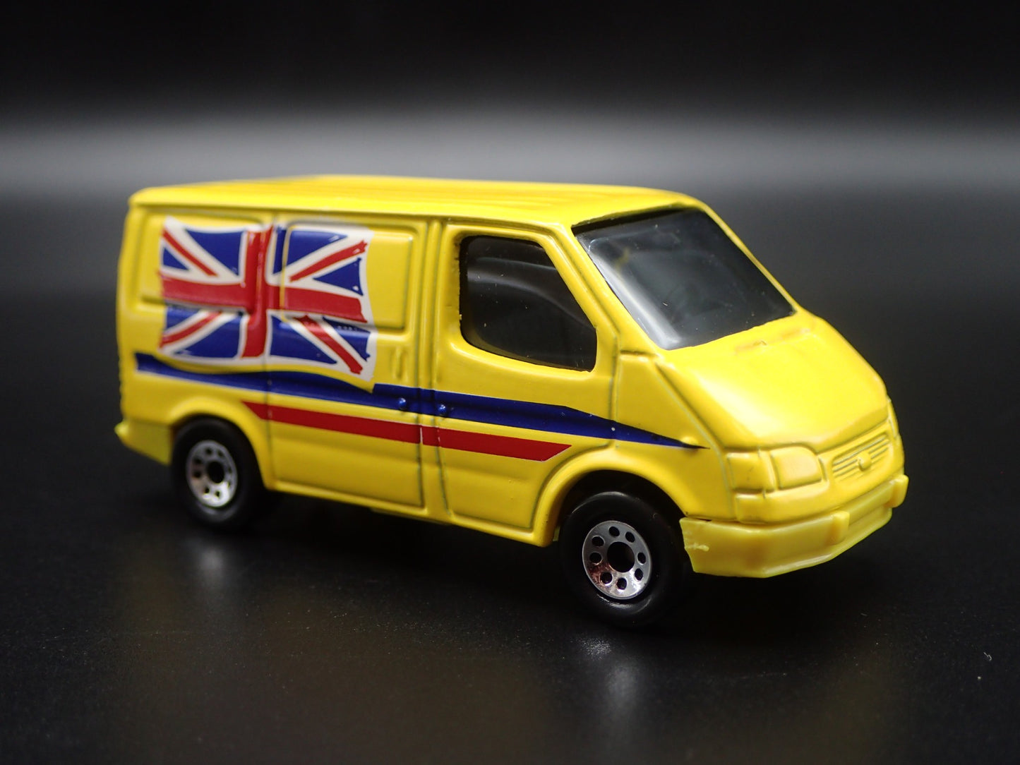 FORD TRANSIT VAN UNION JACK FLAG ENGLAND YELLOW 1:64 SCALE DIECAST MODEL CAR