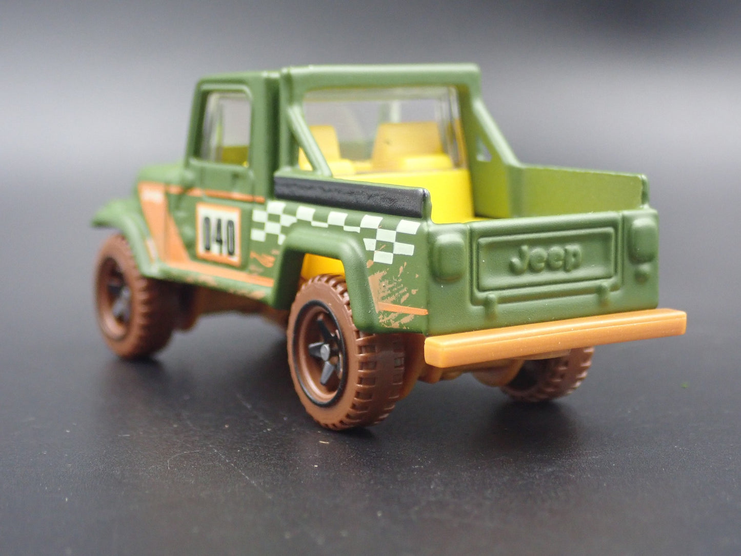 1981-1985 JEEP CJ8 SCRAMBLER PICKUP TRUCK 1:64 SCALE DIORAMA DIECAST MODEL TRUCK