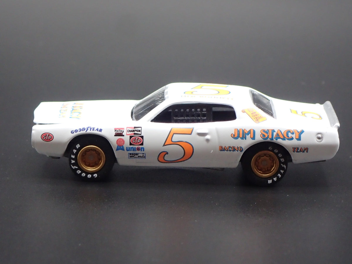 1977 77 DODGE CHARGER NEIL BONNETT 5 NASCAR 1:64 SCALE DIORAMA DIECAST MODEL CAR-Burning Rubber Toy Company