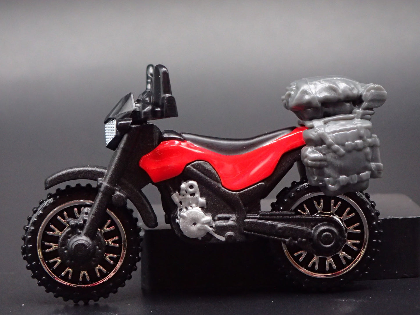 SPEED STRIKER DIRT BIKE MOTORCYCLE 1:64 SCALE DIORAMA DIECAST MOTORBIKE