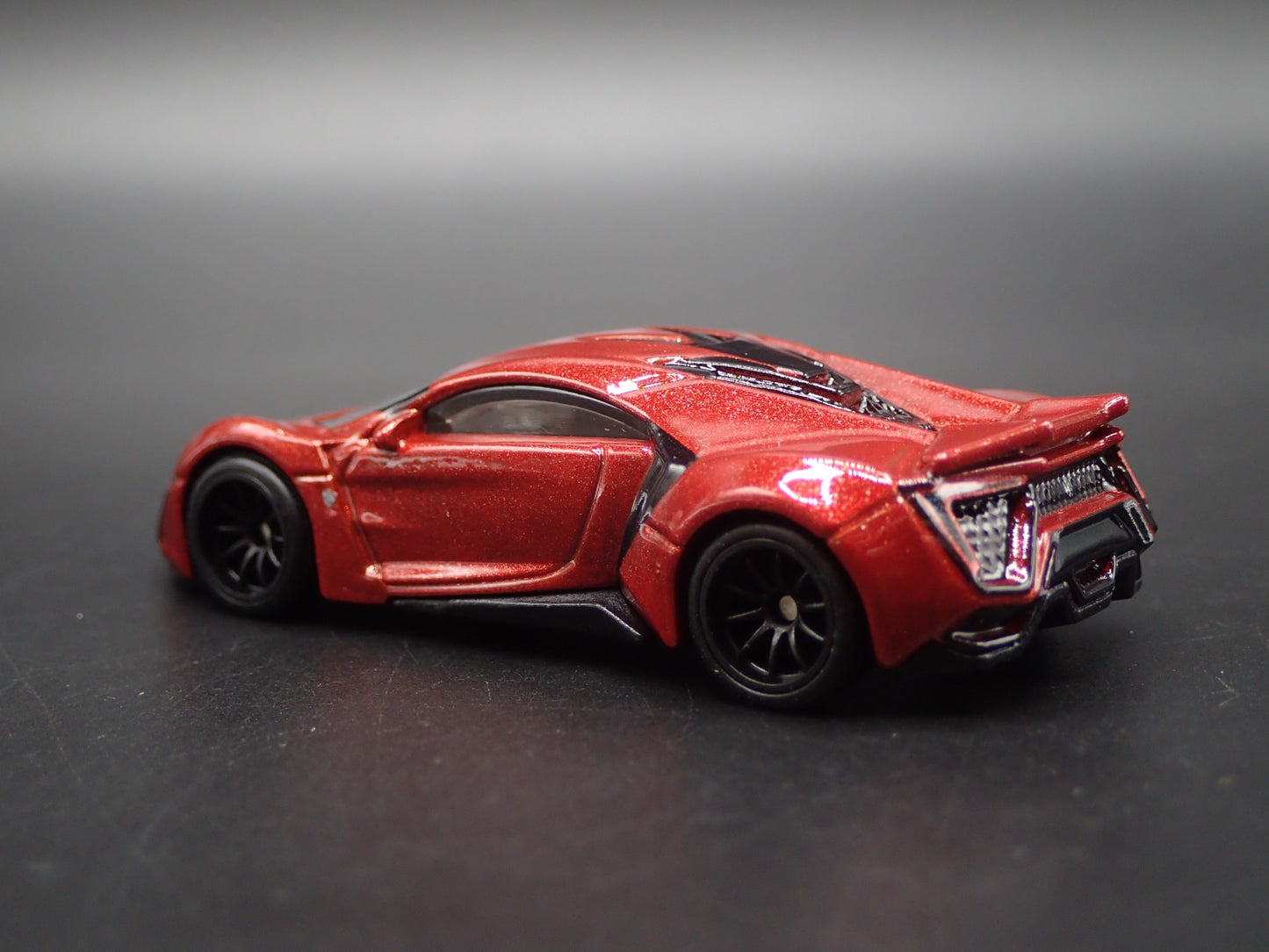 2014-2018 W MOTORS LYKAN HYPERSPORT SUPER CAR RED 1:64 SCALE DIECAST MODEL CAR