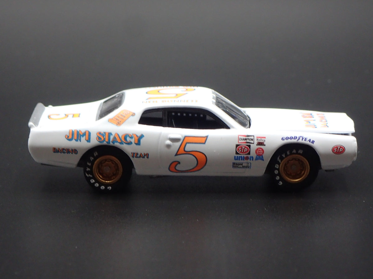 1977 77 DODGE CHARGER NEIL BONNETT 5 NASCAR 1:64 SCALE DIORAMA DIECAST MODEL CAR-Burning Rubber Toy Company