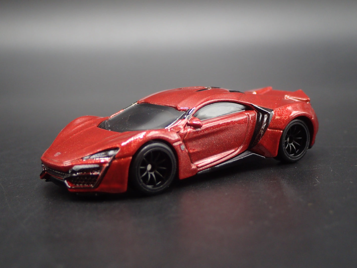 2014-2018 W MOTORS LYKAN HYPERSPORT SUPER CAR RED 1:64 SCALE DIECAST MODEL CAR