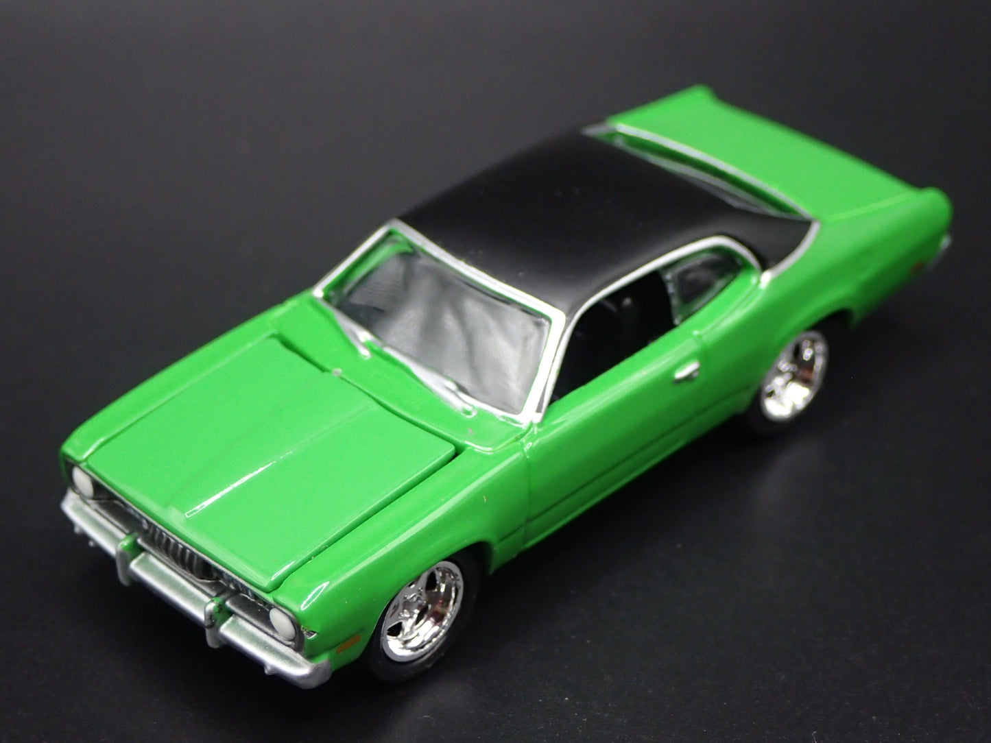 1971 71 PLYMOUTH DUSTER GREEN 1/64 SCALE COLLECTIBLE DIORAMA DIECAST MODEL CAR