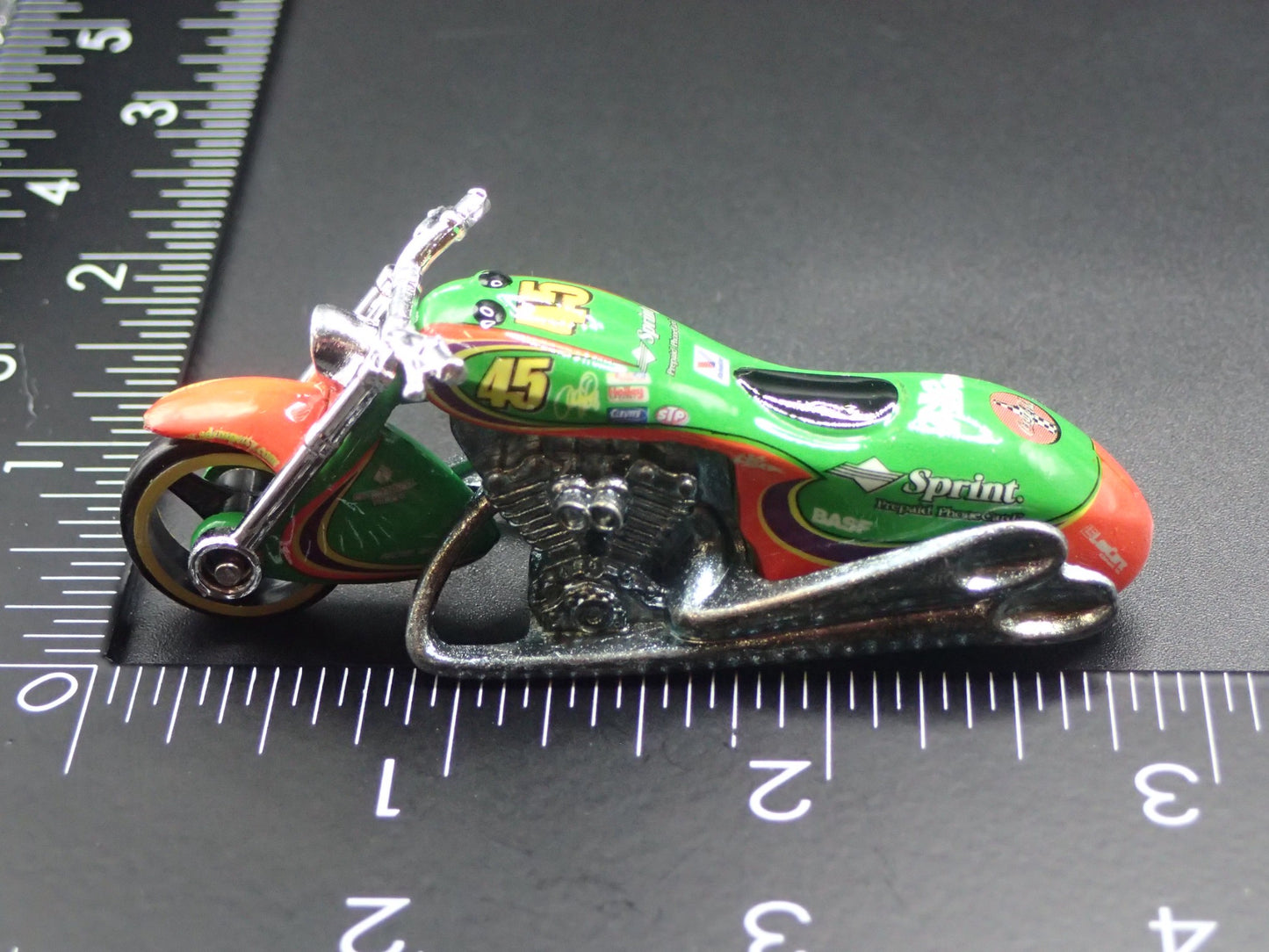 SCORCHIN SCOOTER MOTORCYCLE SPRINT 45 1:64 HOT WHEELS SCALE DIECAST MODEL CAR