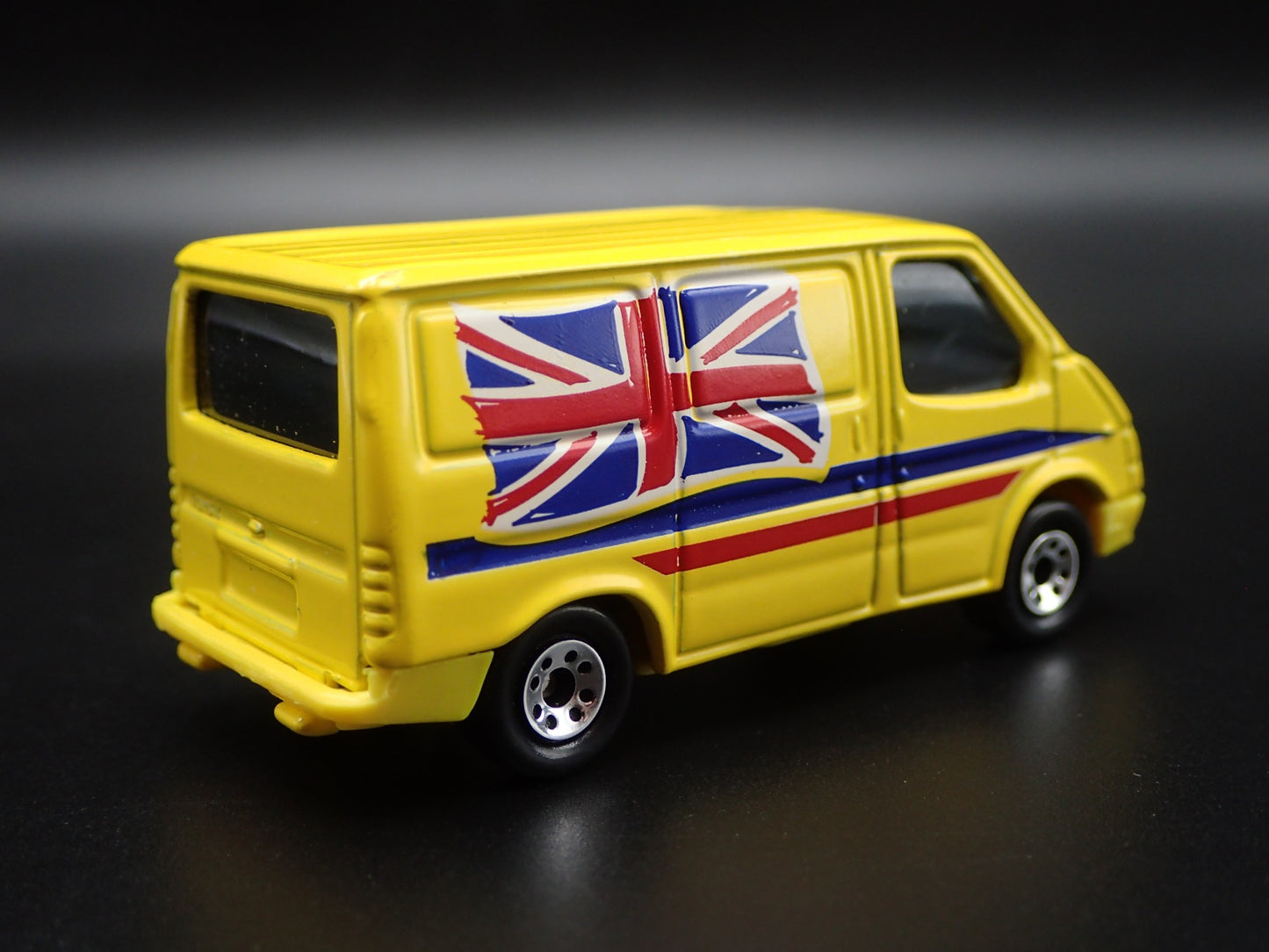 FORD TRANSIT VAN UNION JACK FLAG ENGLAND YELLOW 1:64 SCALE DIECAST MODEL CAR