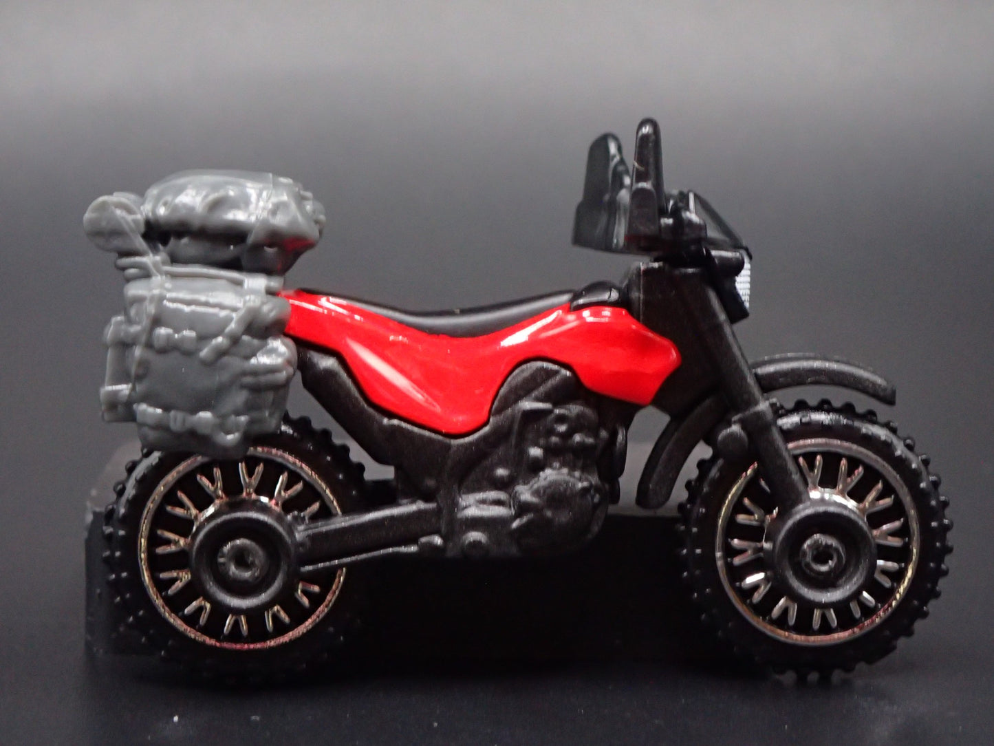 SPEED STRIKER DIRT BIKE MOTORCYCLE 1:64 SCALE DIORAMA DIECAST MOTORBIKE