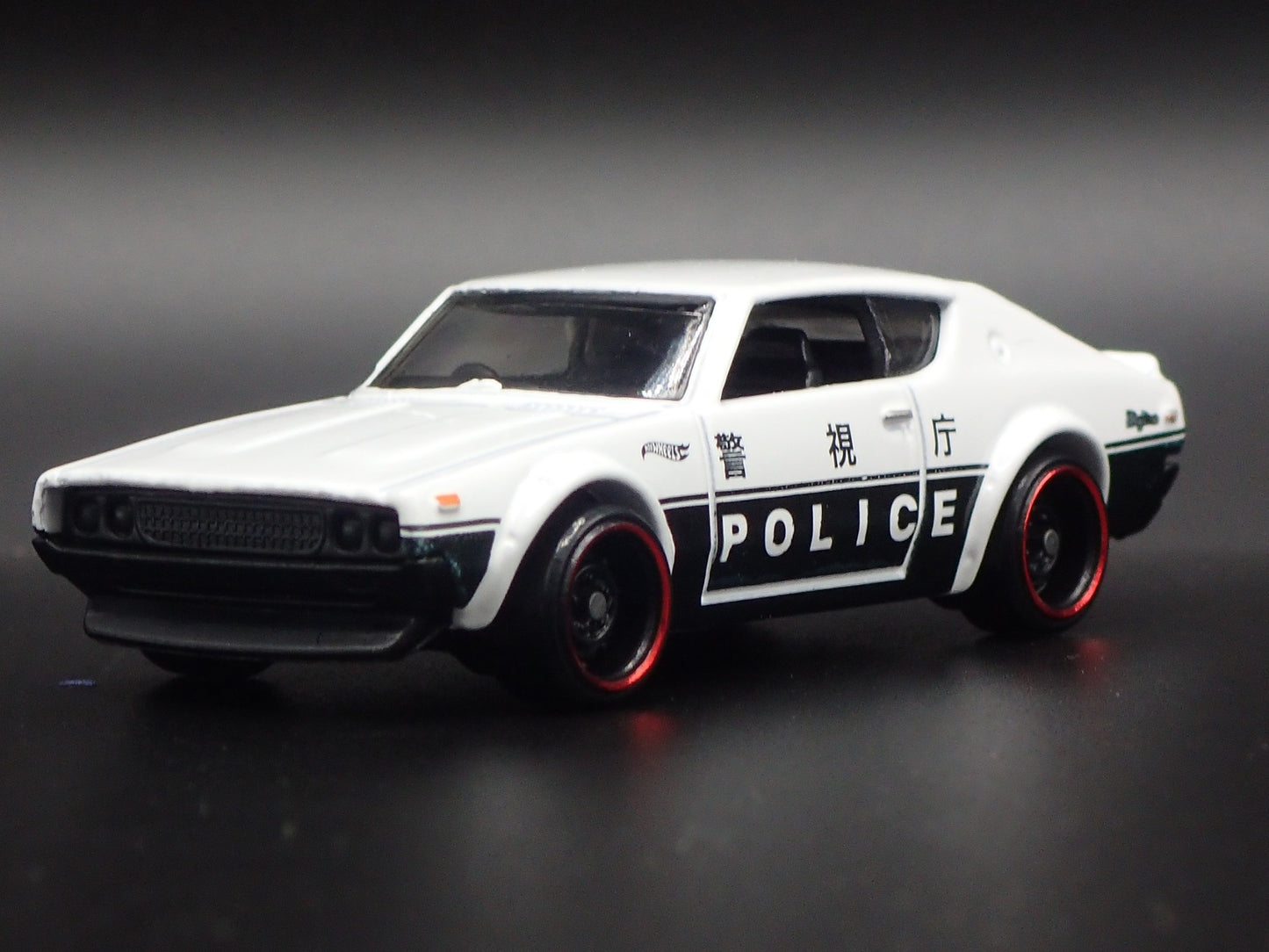 1972-1973 NISSAN SKYLINE 2000 GTR POLICE 1:64 SCALE DIORAMA DIECAST MODEL CAR