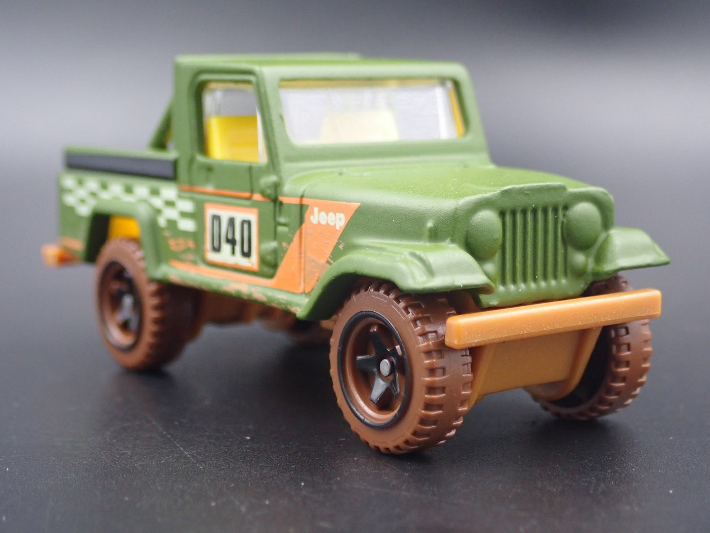 1981-1985 JEEP CJ8 SCRAMBLER PICKUP TRUCK 1:64 SCALE DIORAMA DIECAST MODEL TRUCK
