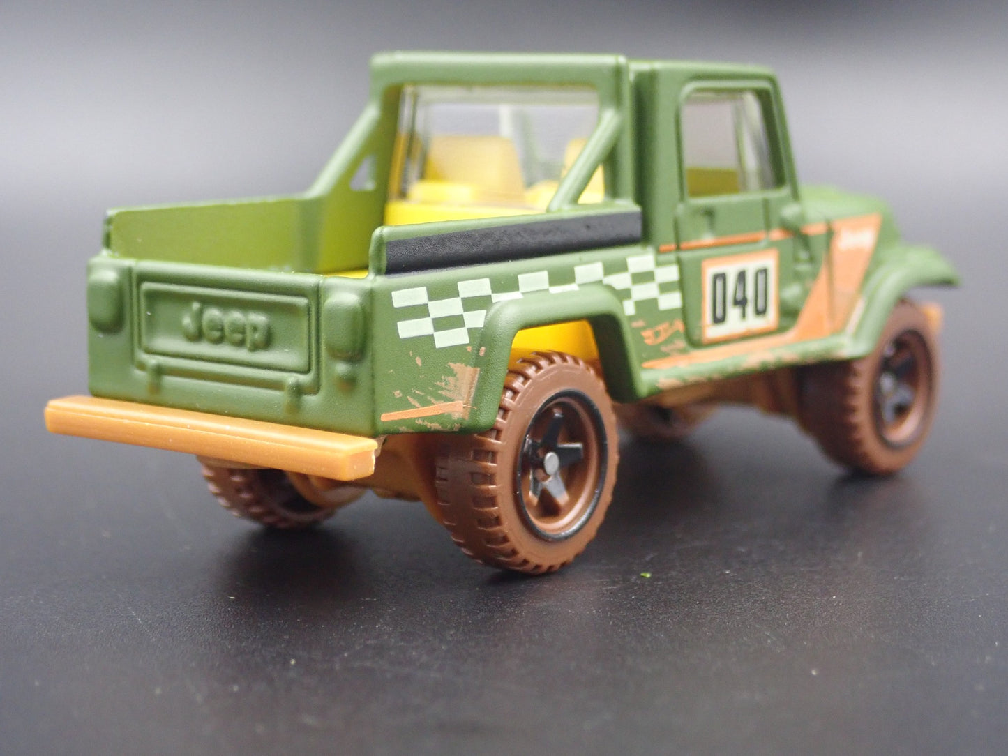 1981-1985 JEEP CJ8 SCRAMBLER PICKUP TRUCK 1:64 SCALE DIORAMA DIECAST MODEL TRUCK