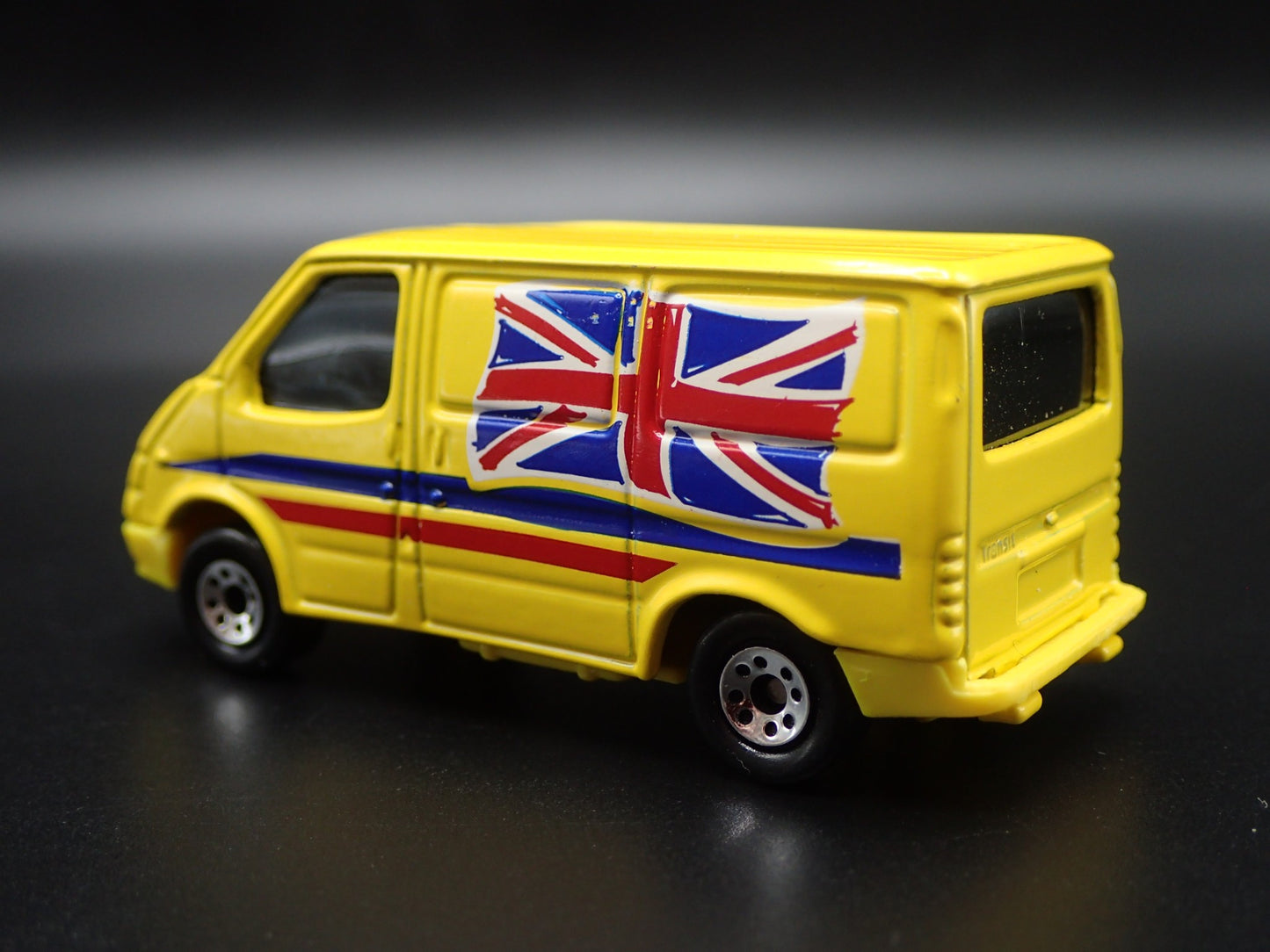 FORD TRANSIT VAN UNION JACK FLAG ENGLAND YELLOW 1:64 SCALE DIECAST MODEL CAR