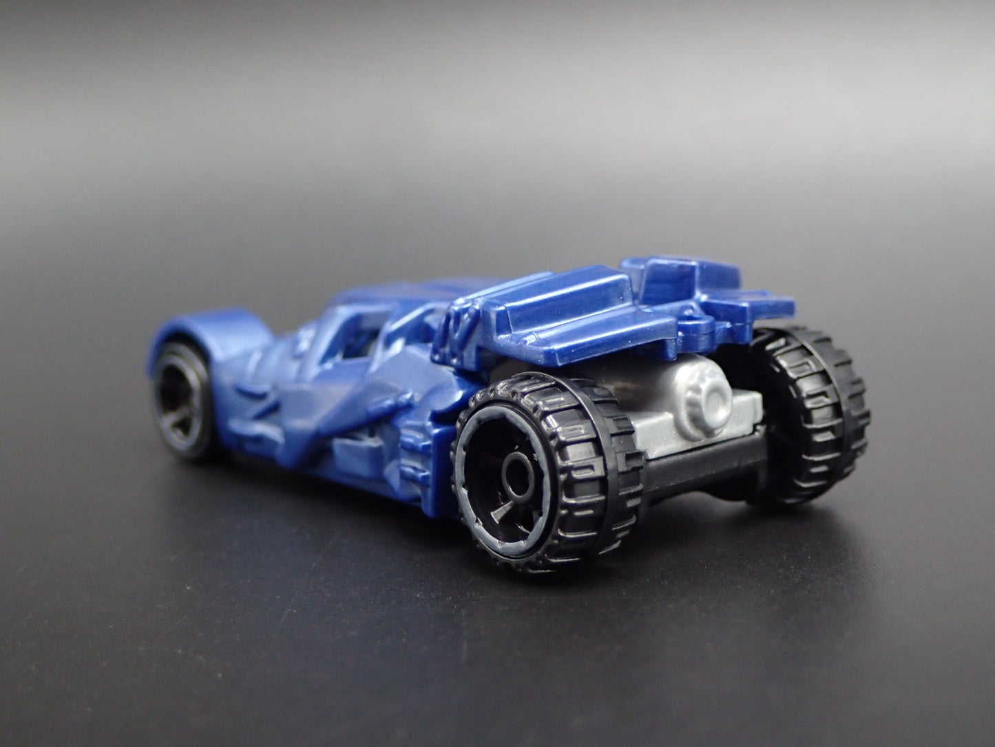 BATMAN BATMOBILE THE TUMBLER THE DARK KNIGHT RISES 1:64 SCALE DIECAST MODEL CAR