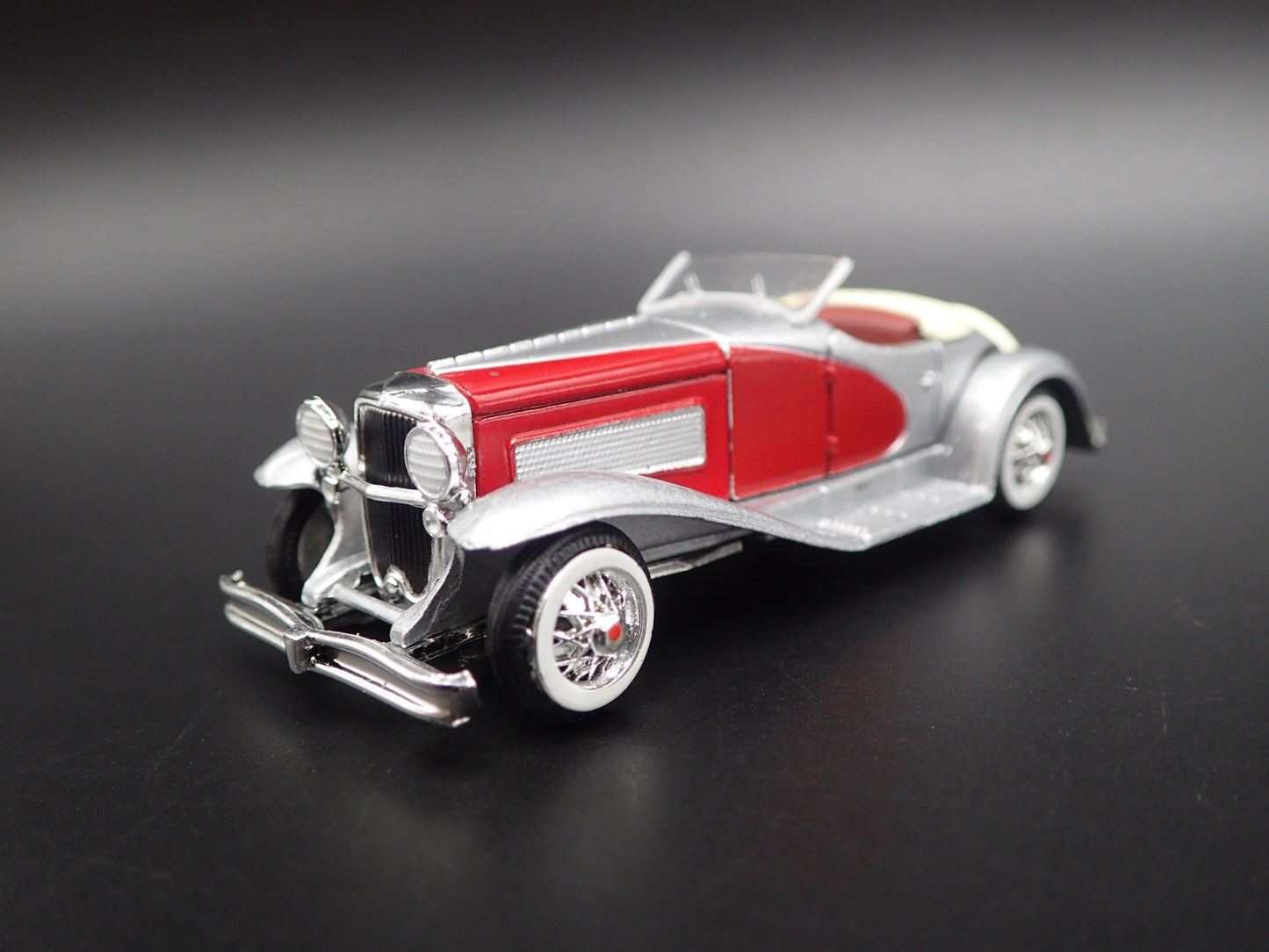 1935 35 DUESENBERG SSJ SPEEDSTER SILVER 1/64 SCALE DIORAMA DIECAST MODEL CAR
