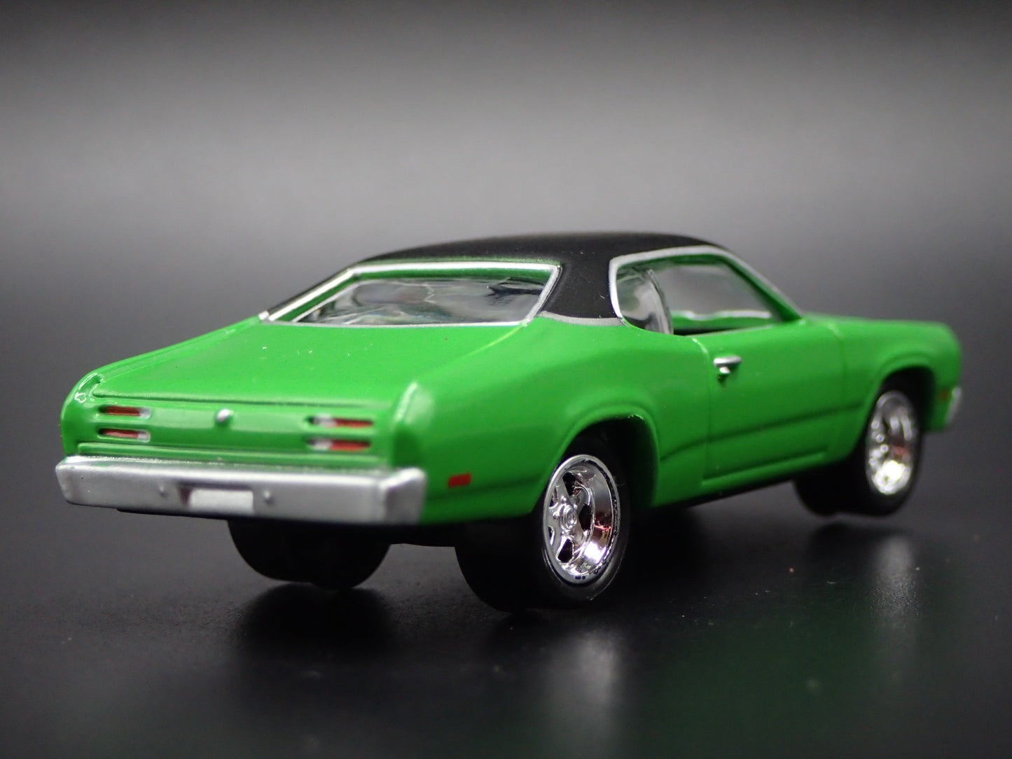 1971 71 PLYMOUTH DUSTER GREEN 1/64 SCALE COLLECTIBLE DIORAMA DIECAST MODEL CAR