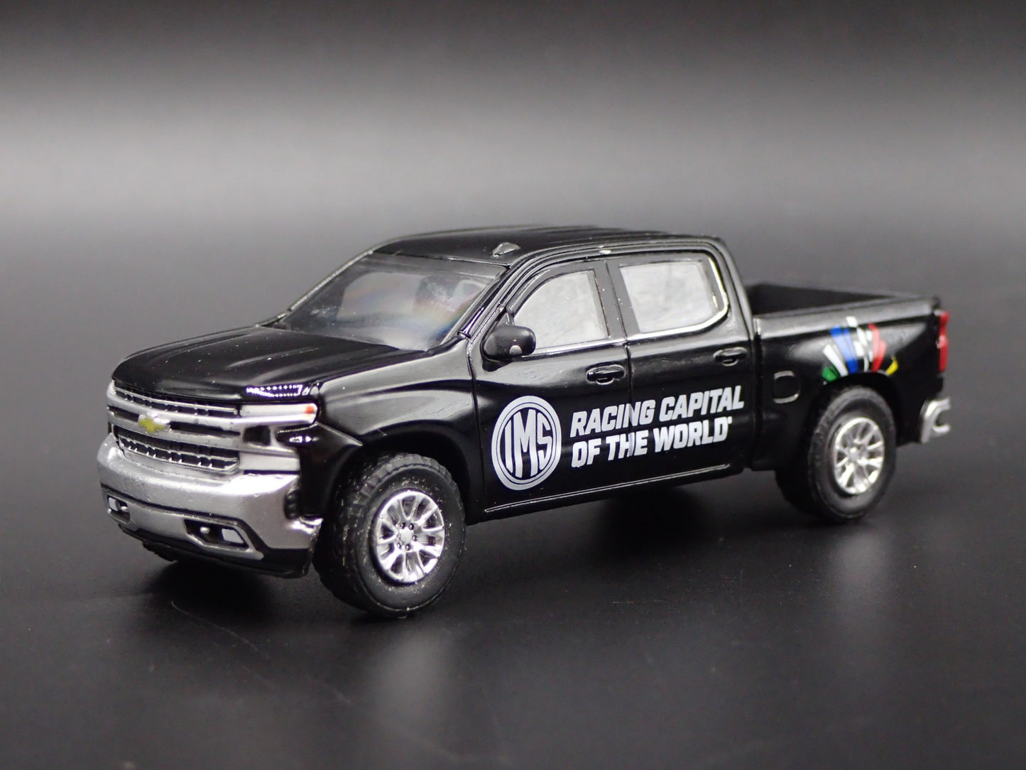 2019 19 CHEVY CHEVROLET SILVERADO INDY 500 TRUCK W HITCH 1:64 DIECAST MODEL CAR