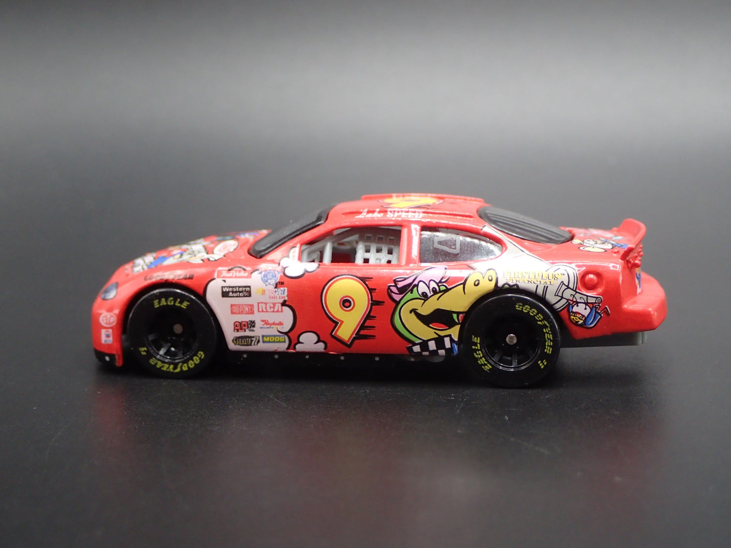 1998 98 FORD TAURUS NASCAR #9 SPEED CARTOON NETWORK 1/64 SCALE DIECAST MODEL CAR