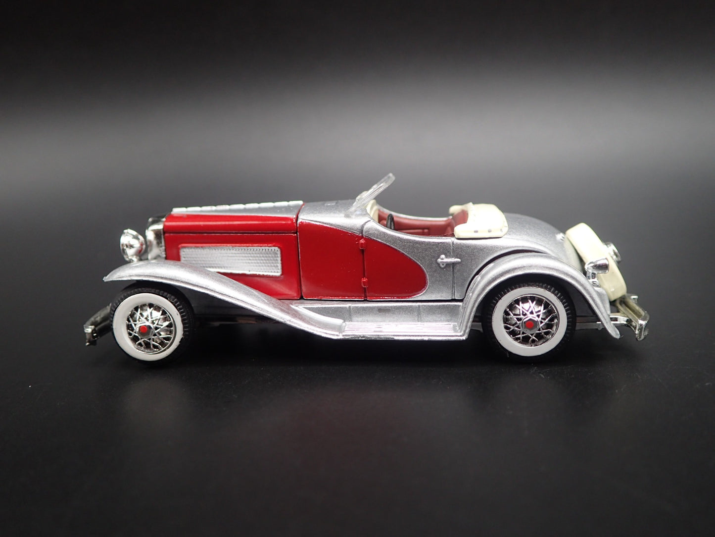1935 35 DUESENBERG SSJ SPEEDSTER SILVER 1/64 SCALE DIORAMA DIECAST MODEL CAR