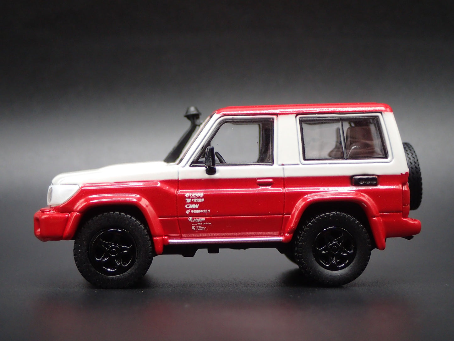 TOYOTA LAND CRUISER 70 SERIES 1/64 SCALE COLLECTIBLE DIORAMA DIECAST MODEL CAR