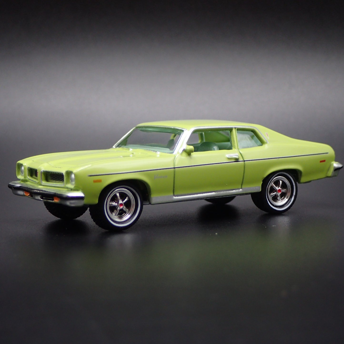 1974 74 PONTIAC VENTURA MUSCLE CAR GREEN 1:64 SCALE DIORAMA DIECAST MODEL CAR