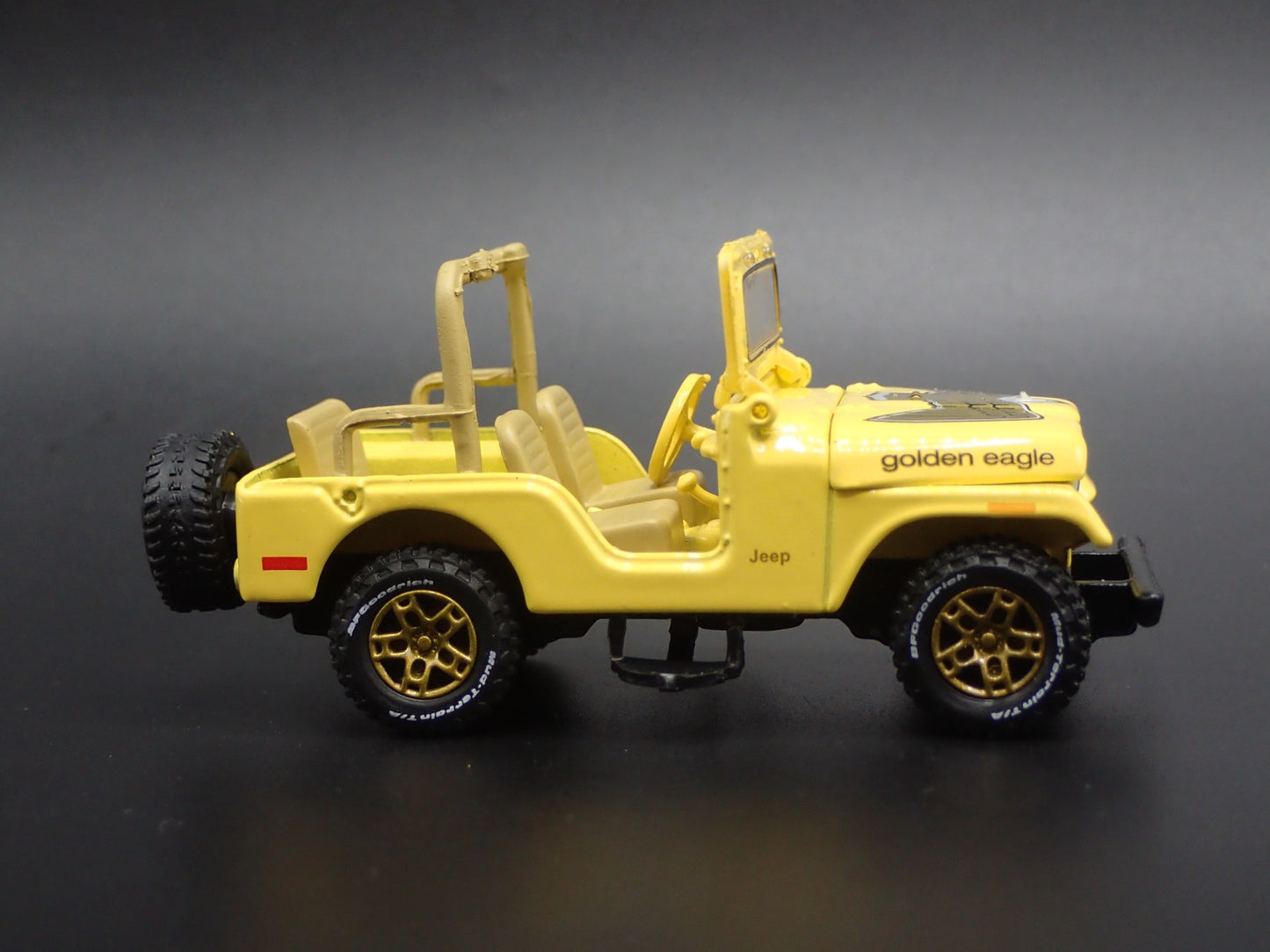 1944-1986 JEEP CJ5 GOLDEN EAGLE 1/64 SCALE COLLECTIBLE DIORAMA DIECAST MODEL CAR