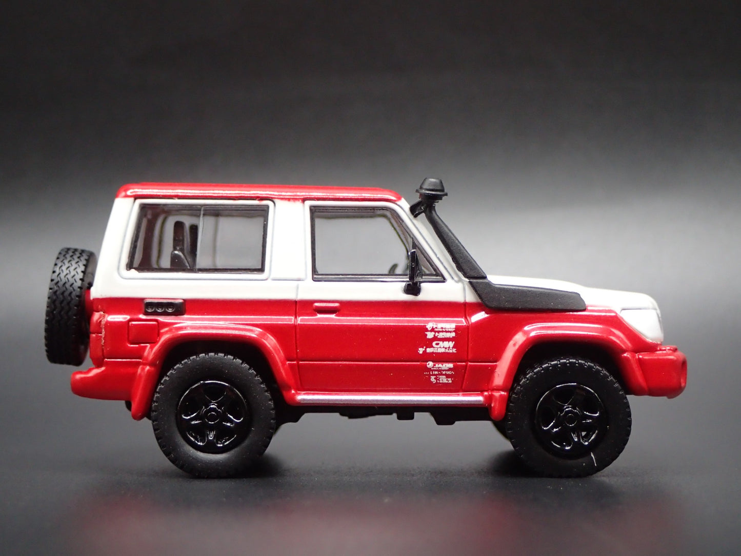 TOYOTA LAND CRUISER 70 SERIES 1/64 SCALE COLLECTIBLE DIORAMA DIECAST MODEL CAR